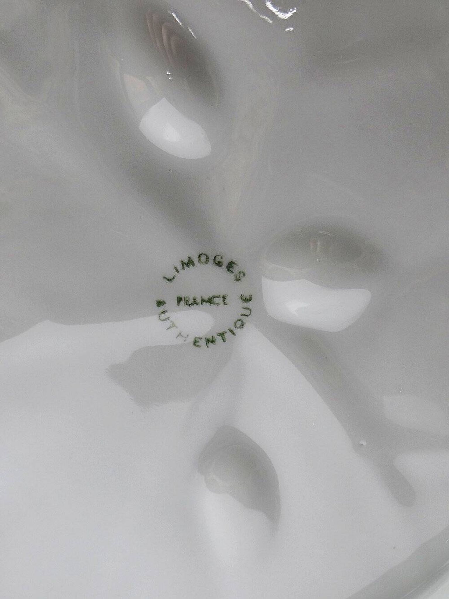 Coupe feuille de vigne vintage en porcelaine céladon de L. Michelaud Limoges