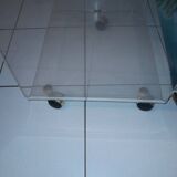 Table plexiglas et verres à roulettes