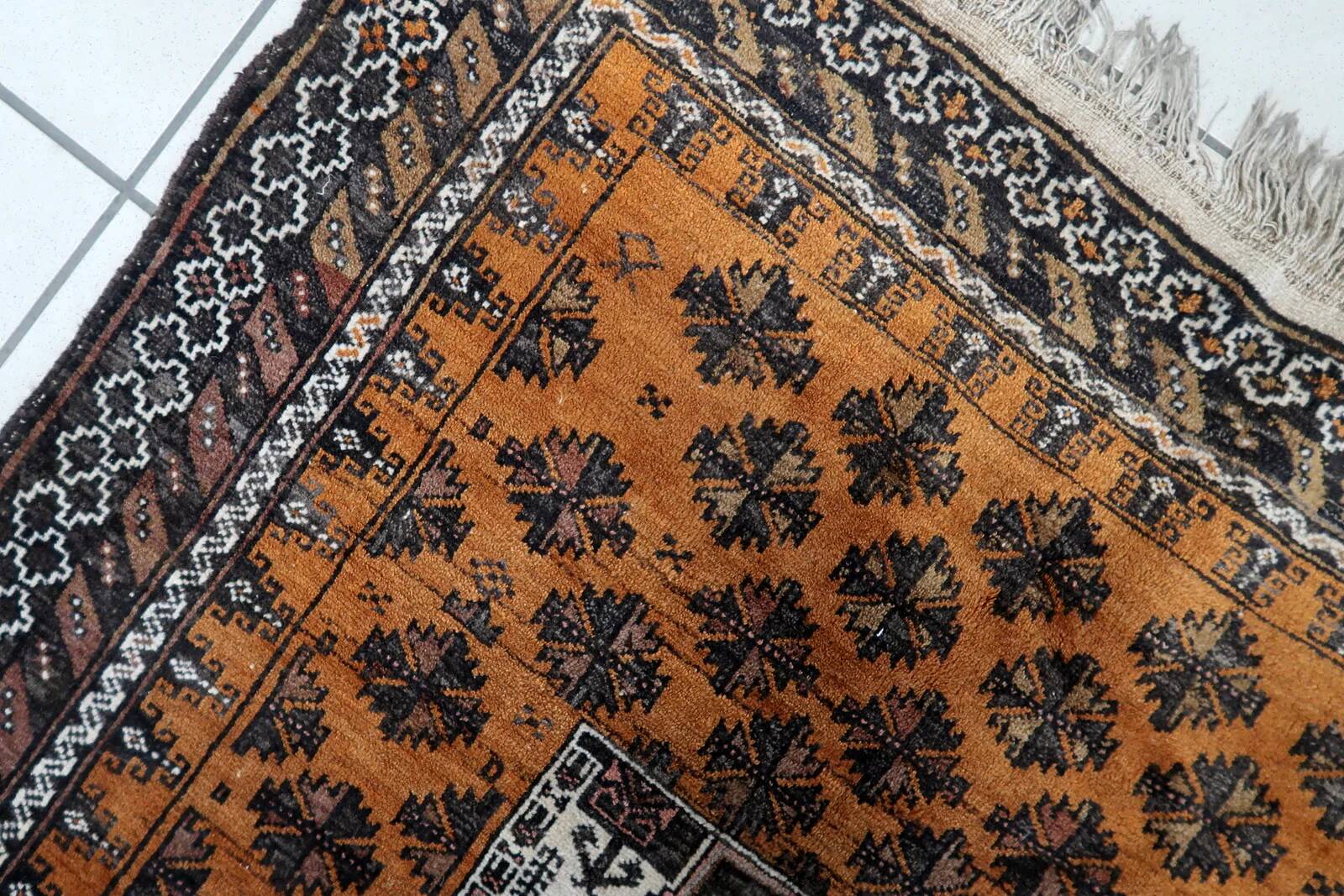 Handmade antique Afghan Baluch rug 107cm x 189cm, 1920s