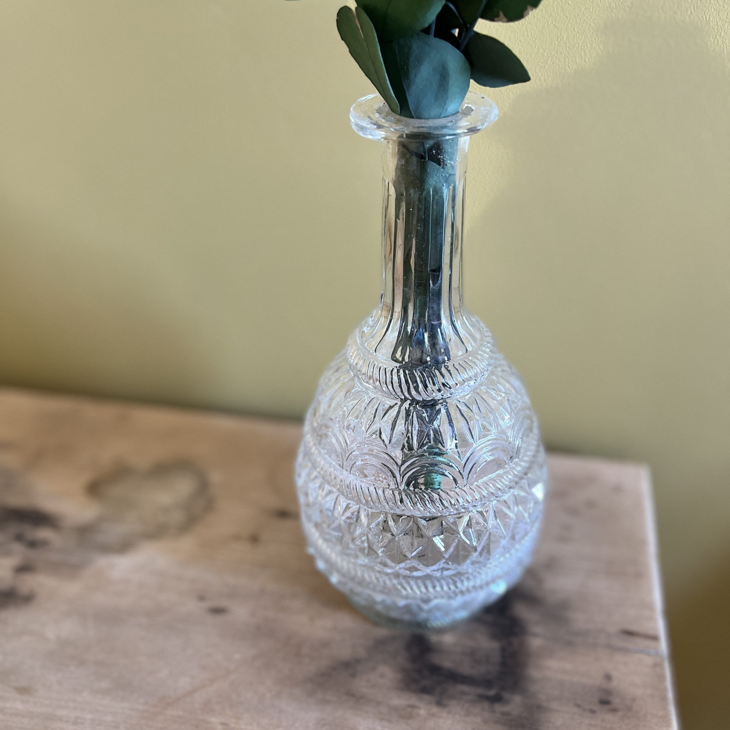 Blown glass decanter and relief decoration