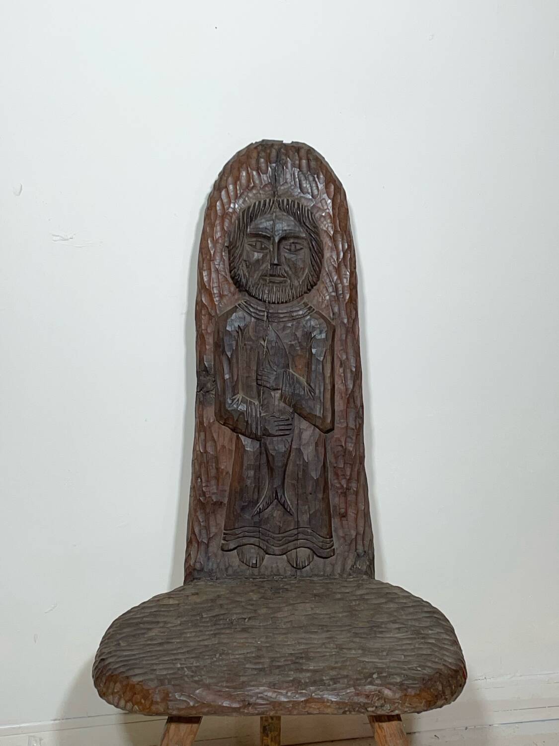 Paire de chaises religieuses et 1 applique