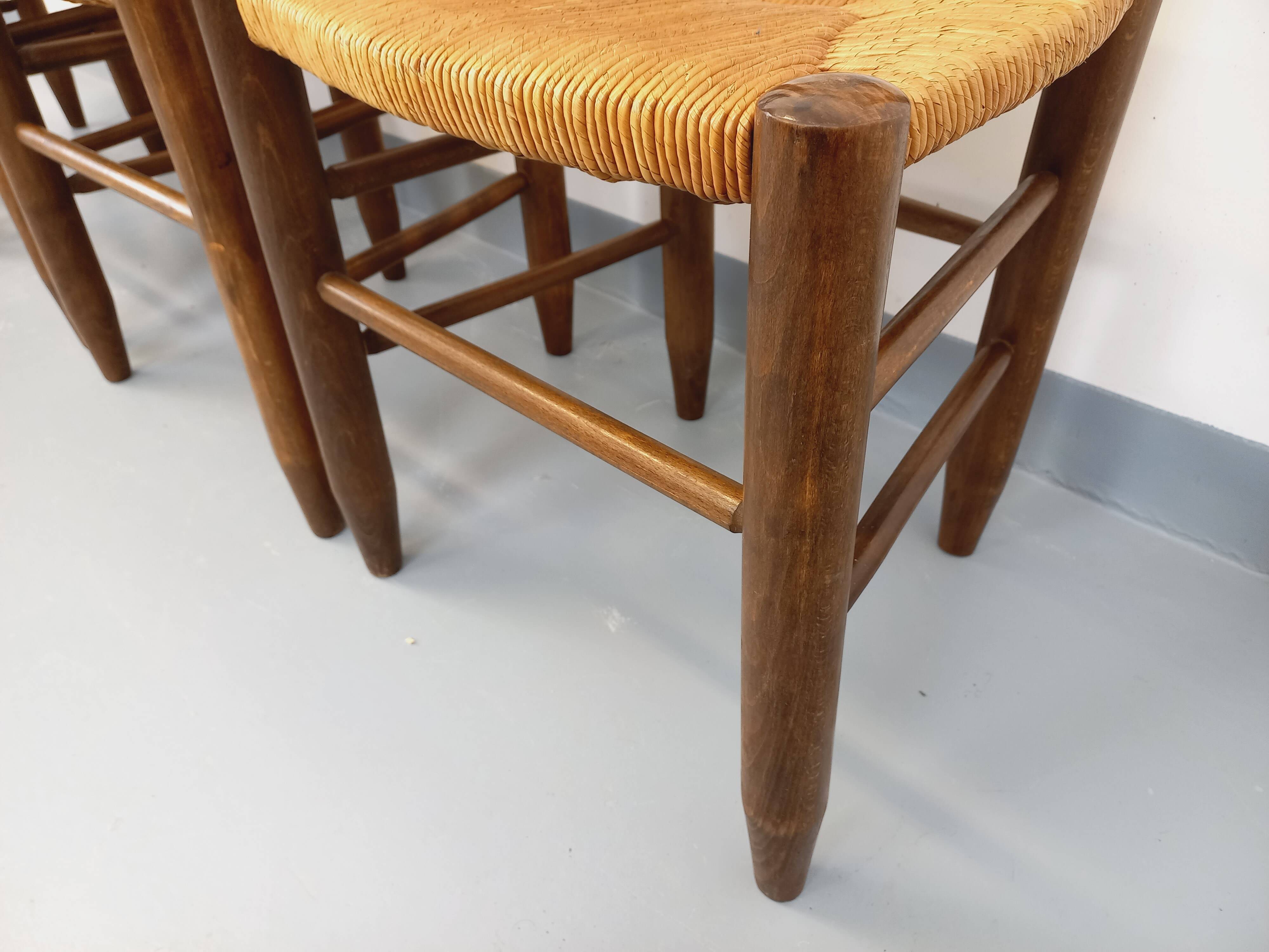 Set of 4 vintage brutalist chairs in wood and straw from the 1960s.