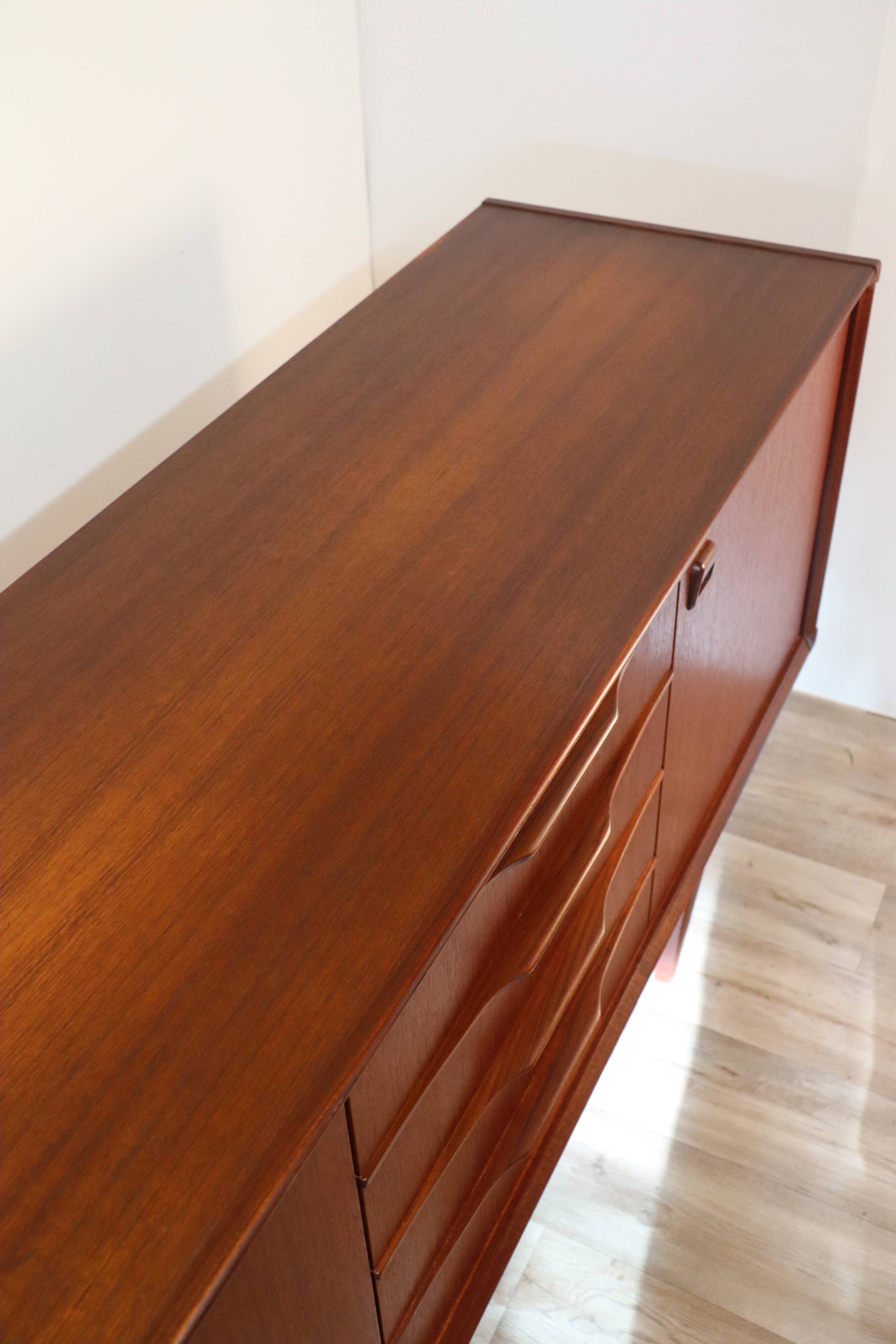 Scandinavian row in solid teak 1960