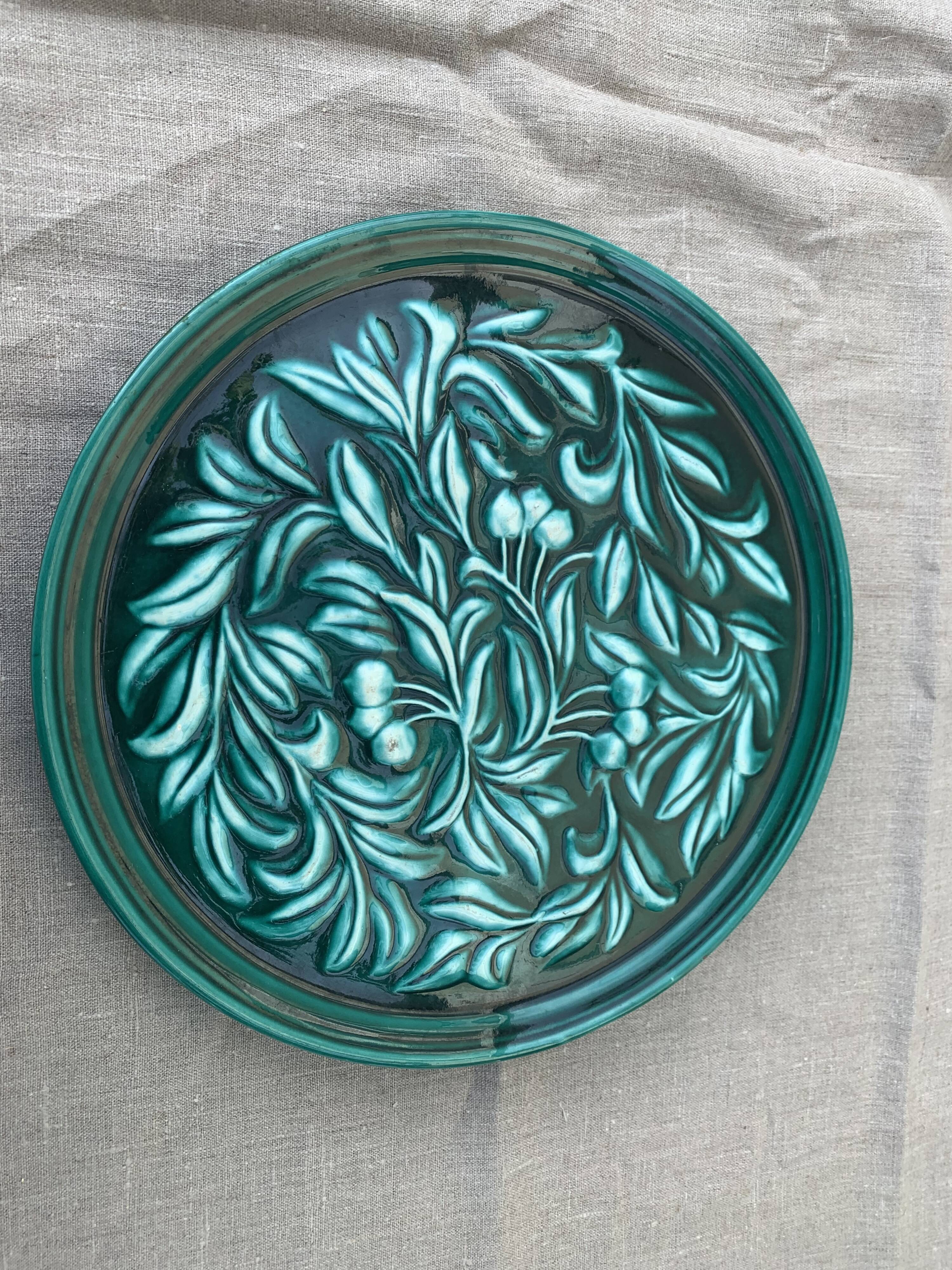 Centerpiece in slip patterns with old cherries