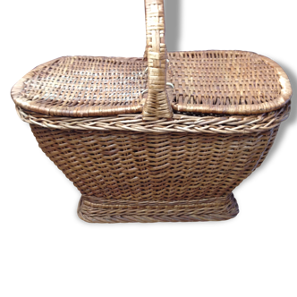 Rattan worker