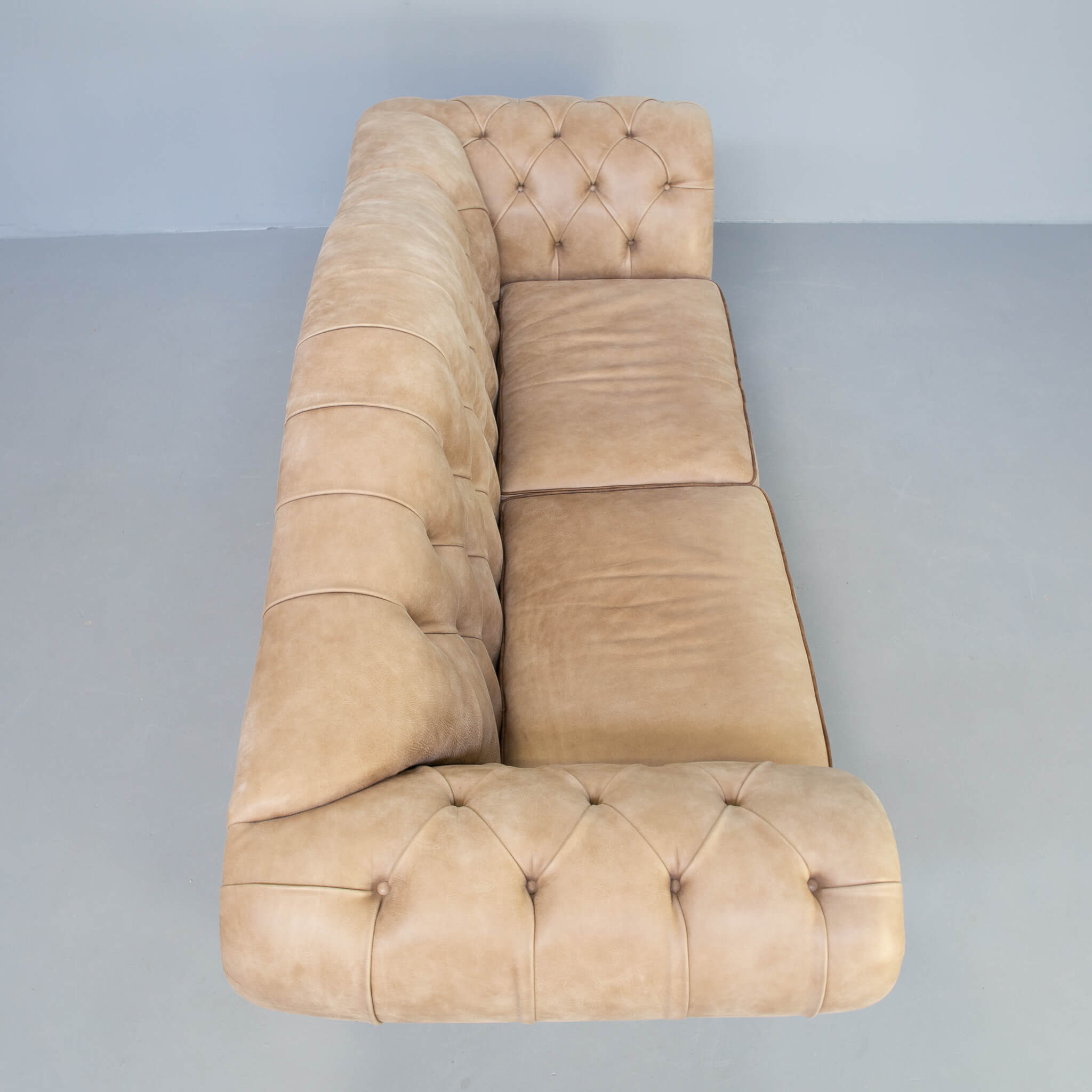 00s IDP italia ‘sahara’ chesterfield sofa