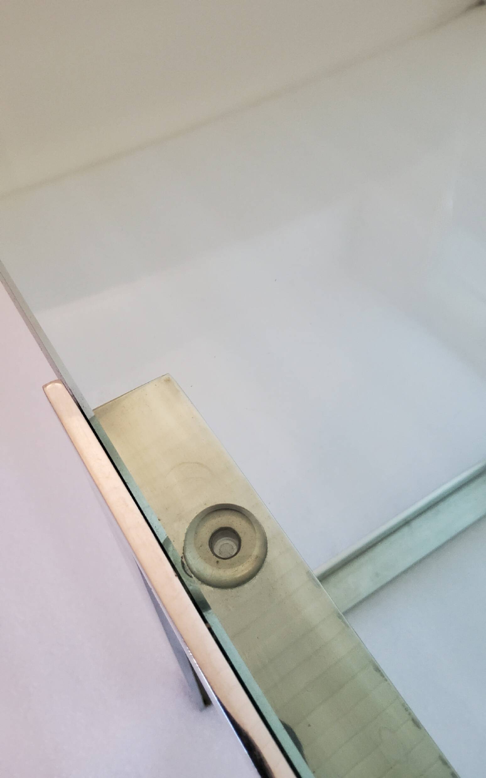 Table basse SM en acier miroir et verre KnollStudio – Design Shelton & Mind