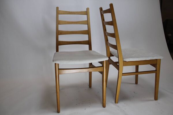 Paire chaises vintage en teck dessus velour cotelé blanc 1960 suède