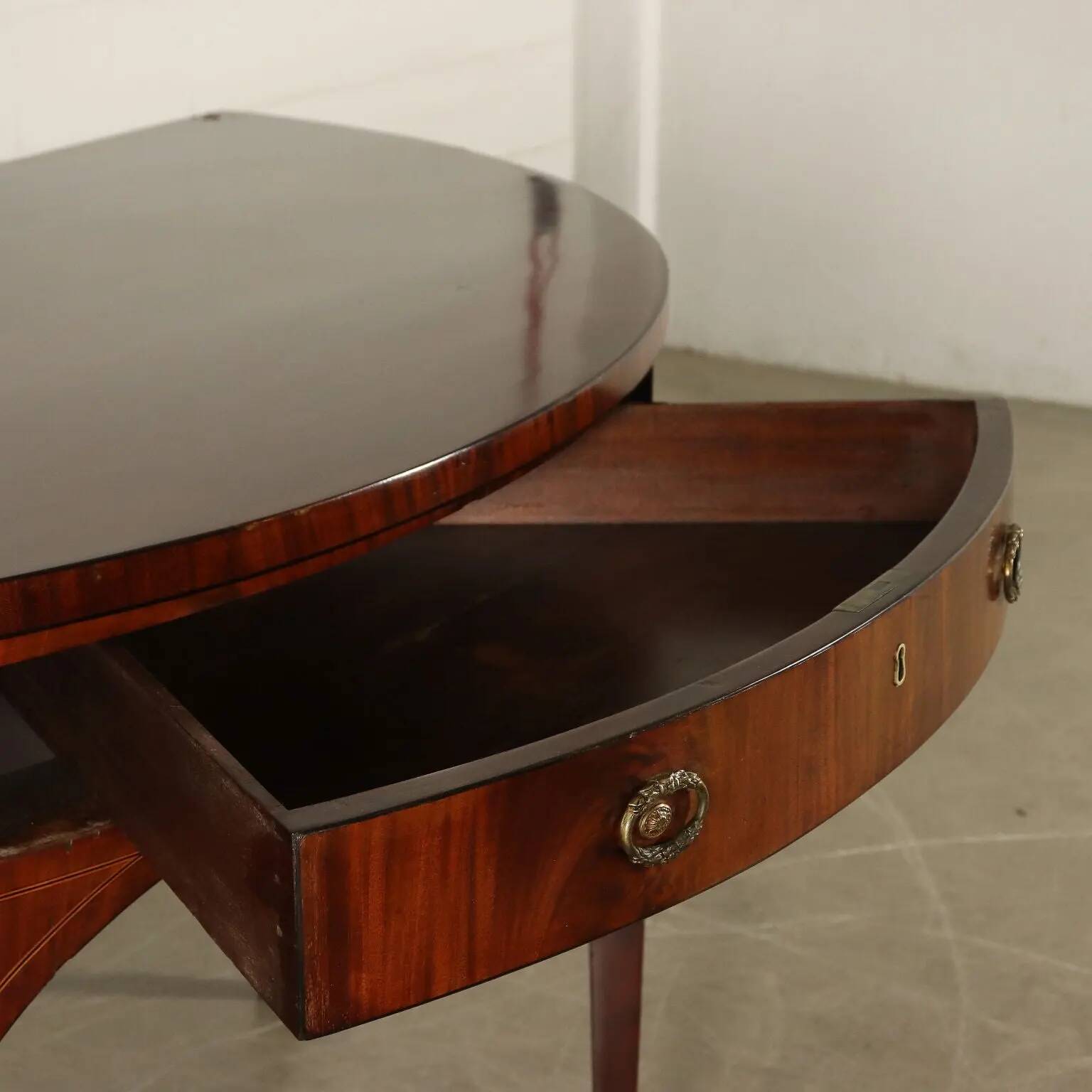 Buffet anglais George III en acajou, érable, ébène et bronze doré, vers 1790