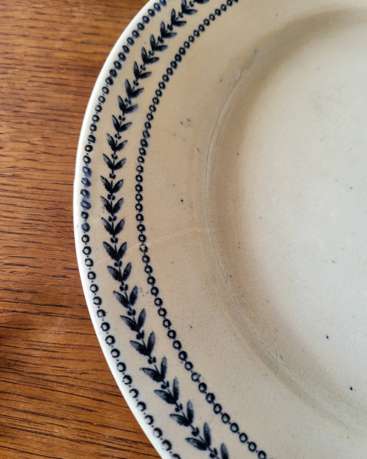 Old opaque porcelain plate gien terre de fer "laurels"