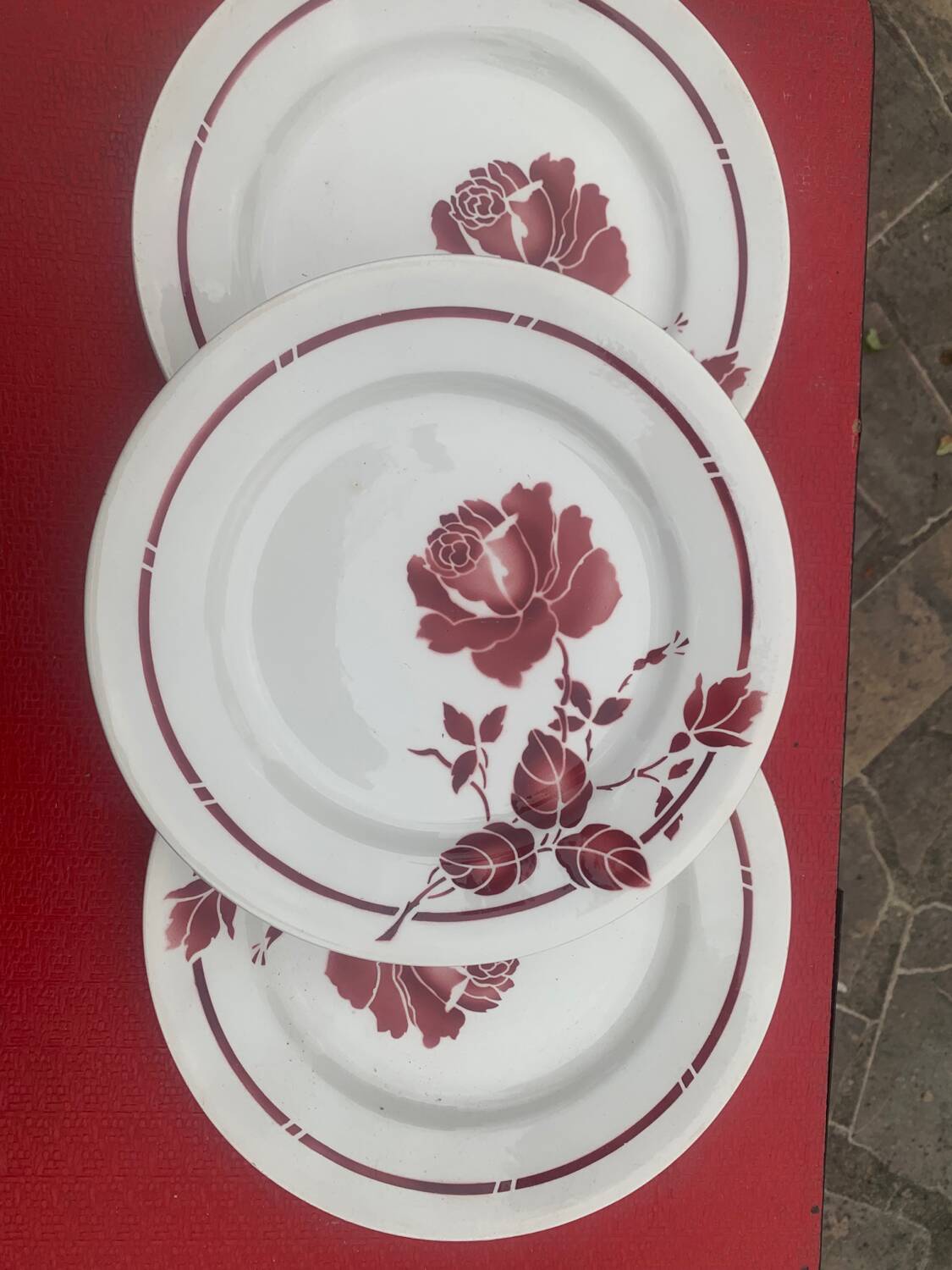 Red flower plate