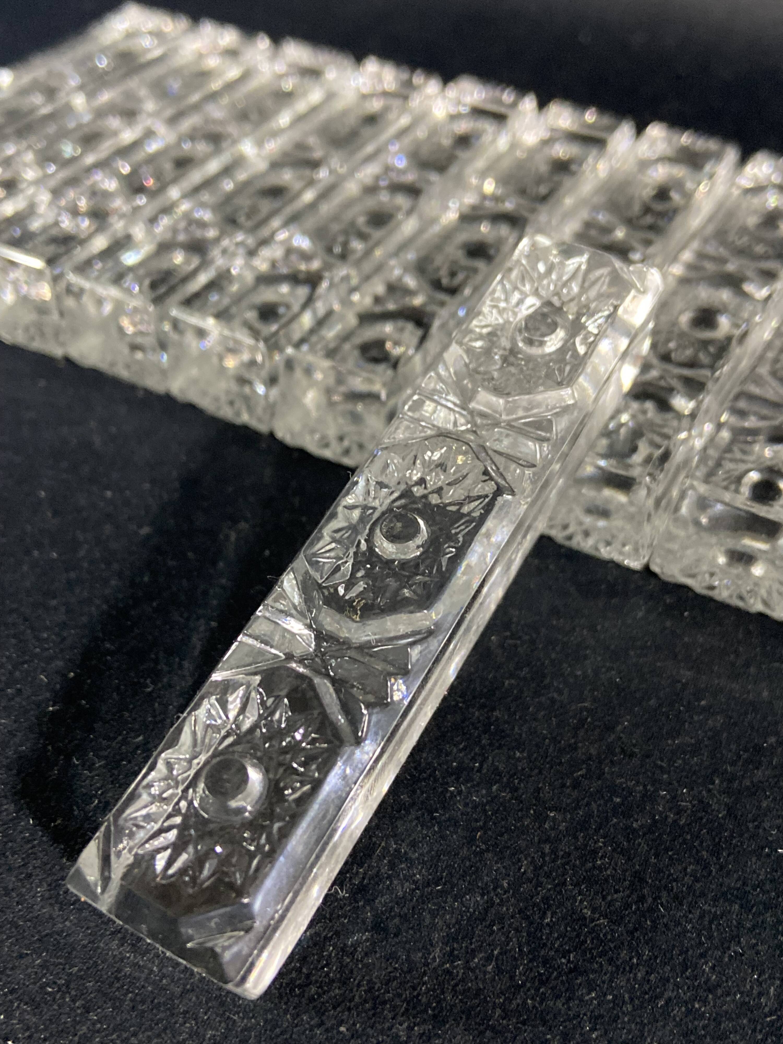 Set of 12 molded glass or crystal knife rests with diamond point decor