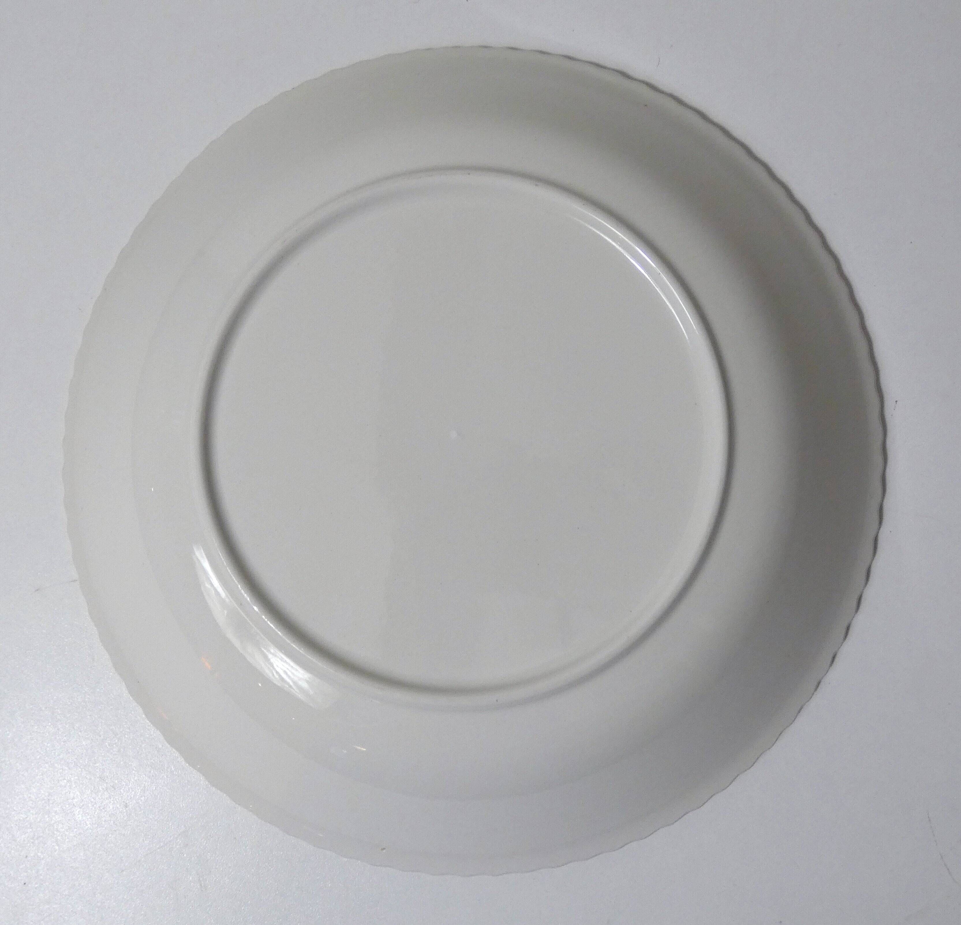 plat blanc crème en faïence