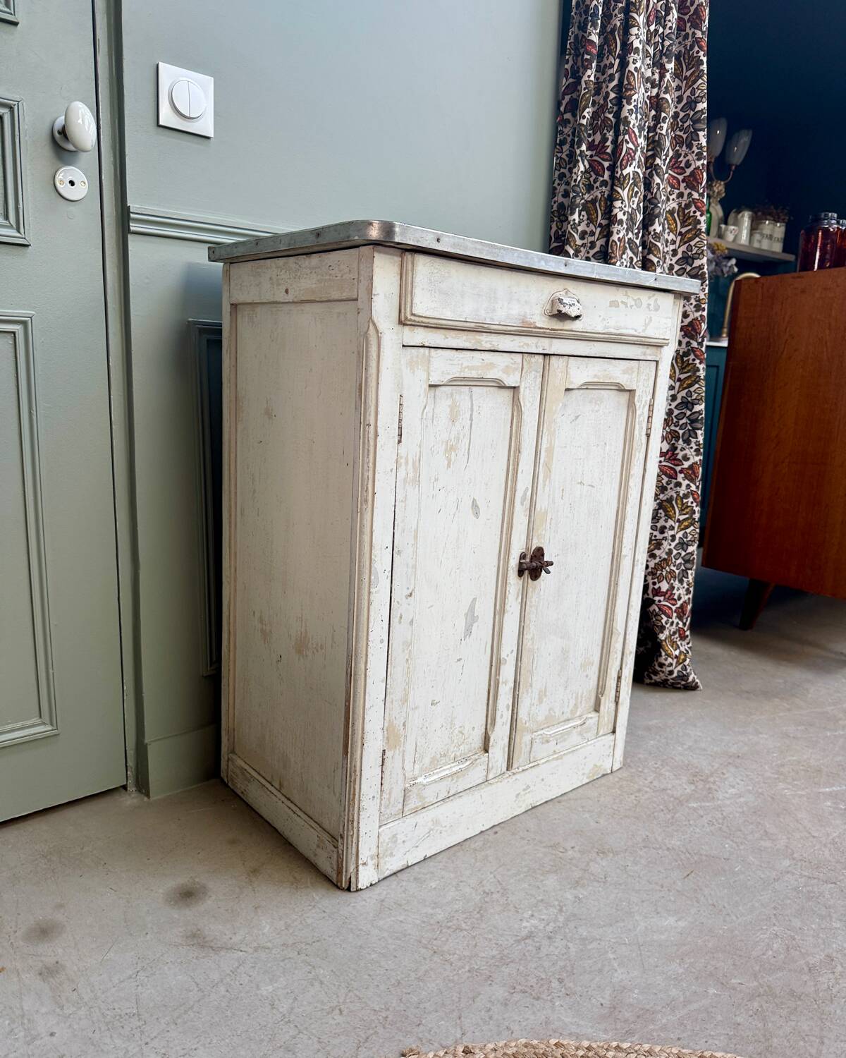 Small Parisian buffet with white patina (renovated)