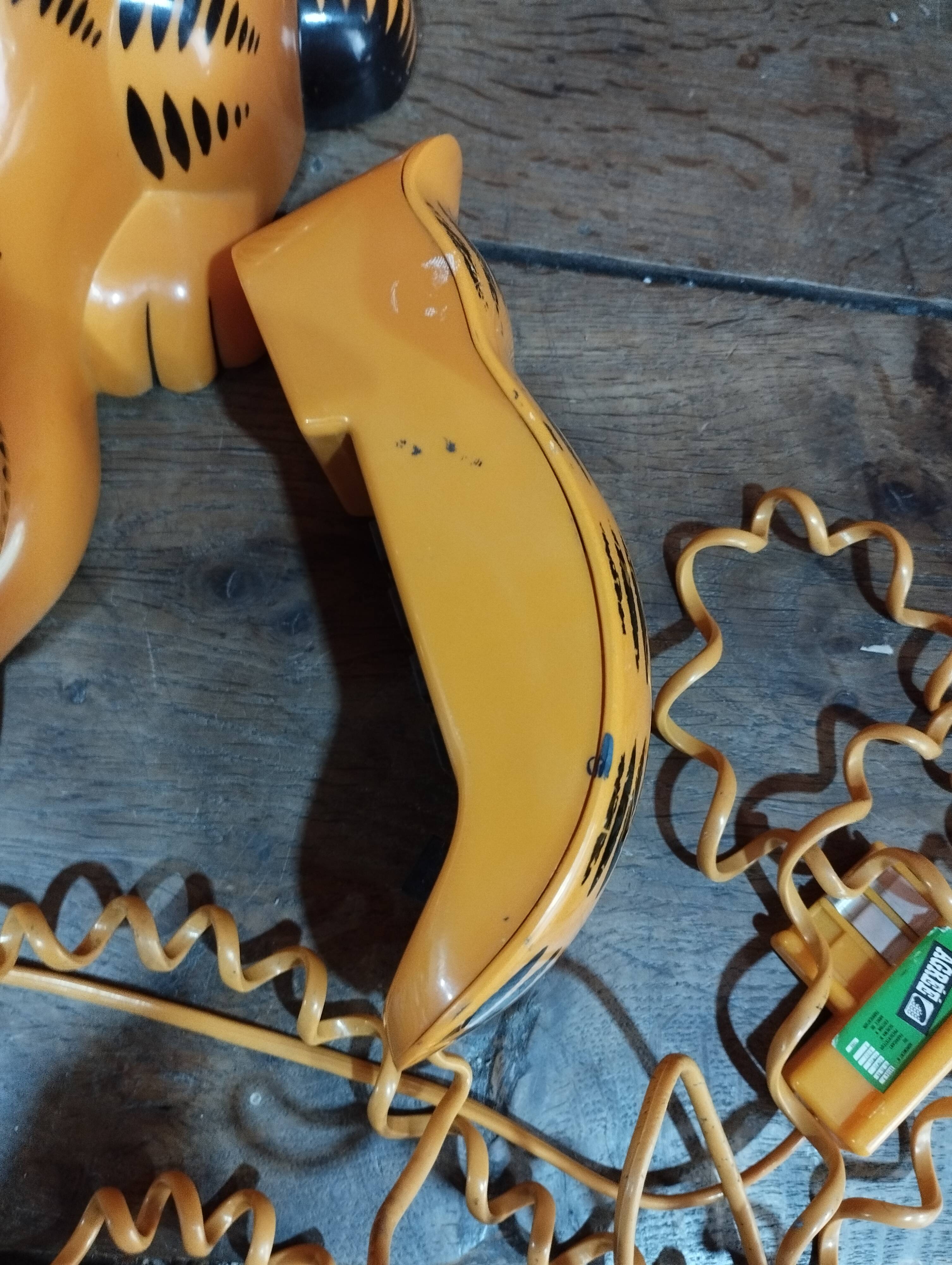 Vintage: 1981 Garfield Phone with Eyes That Open and Close