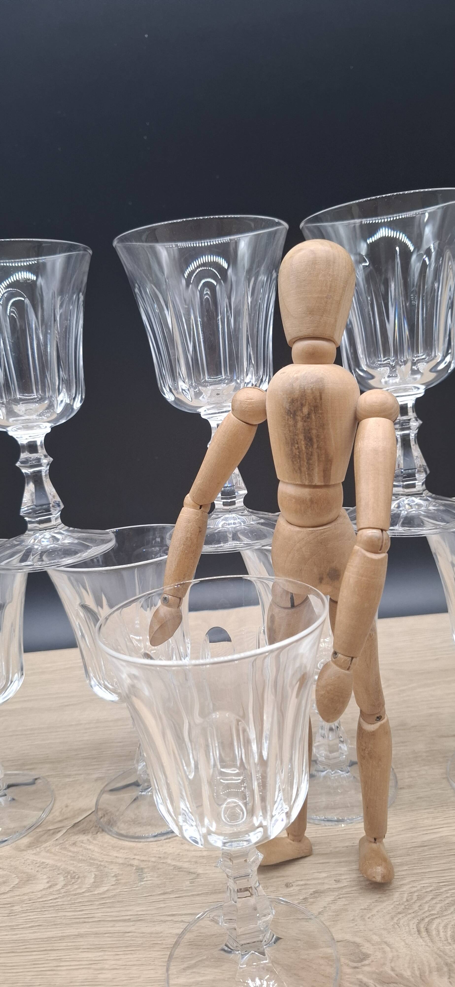 Set of 8 large Baccarat Lauzun crystal wine glasses