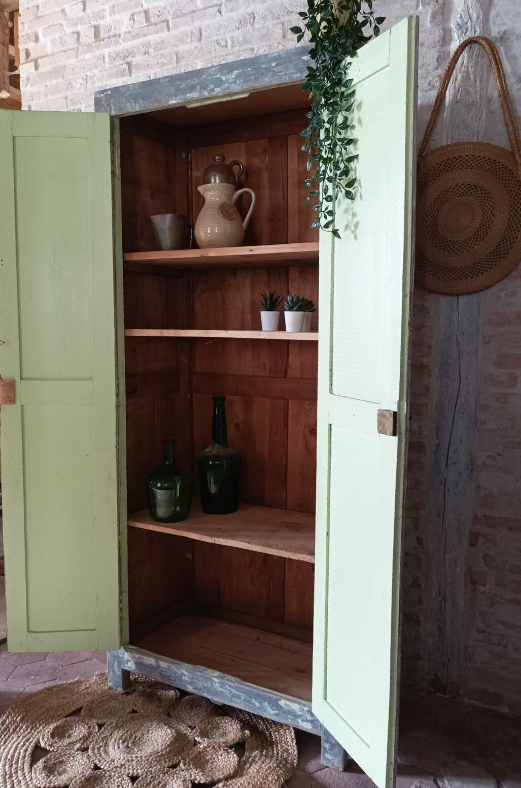 Armoire parisienne