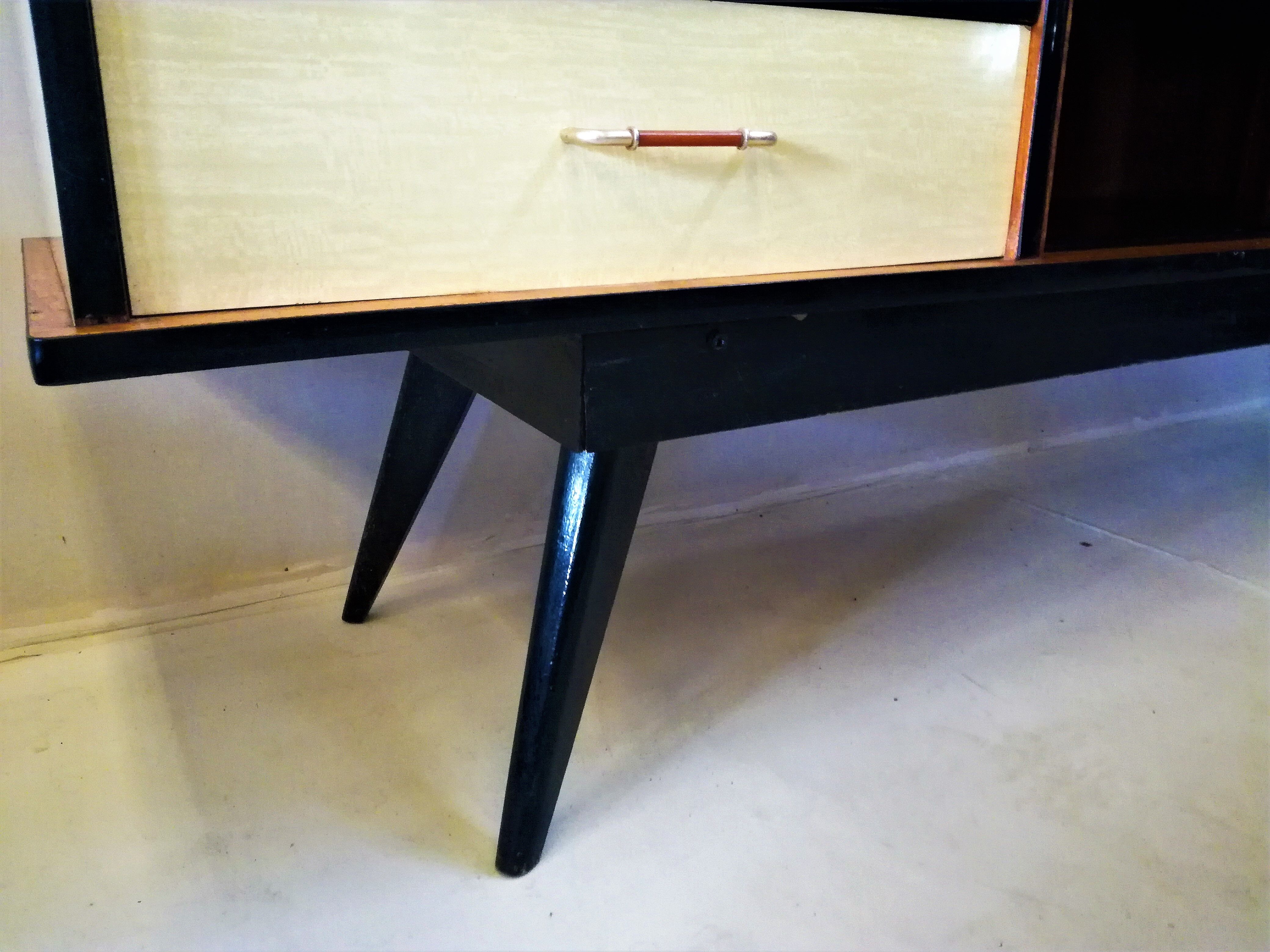 Row formica feet compass of the 1960s