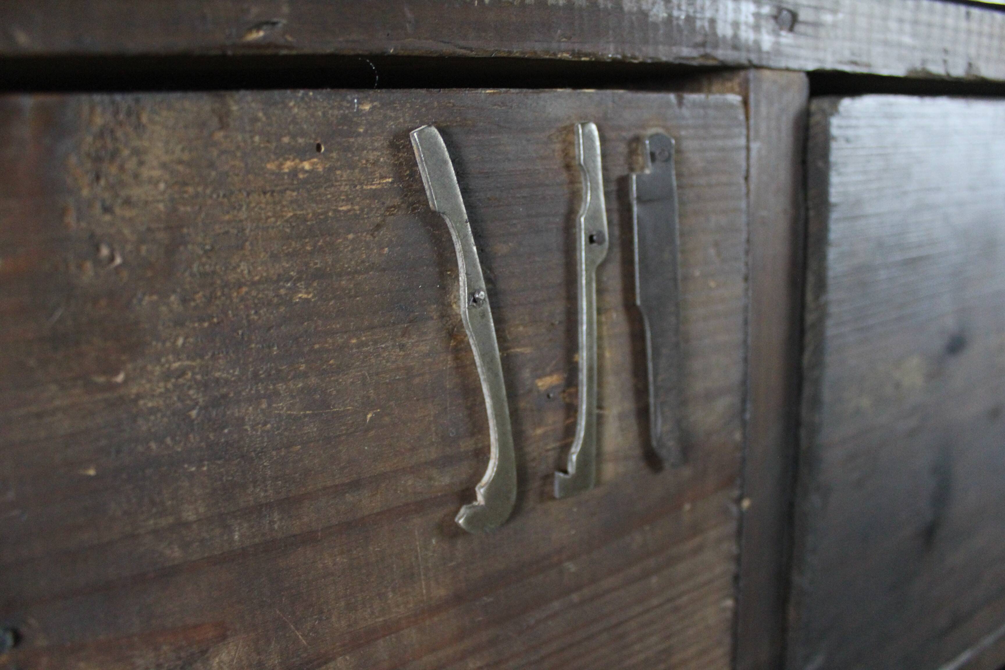 Cutlery trade cabinet – 10 drawers & open compartments