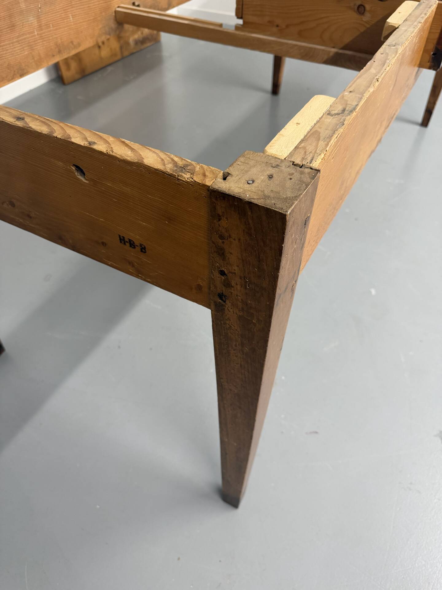 Grande table de ferme en bois avec tiroir en sapin fin 19 eme 