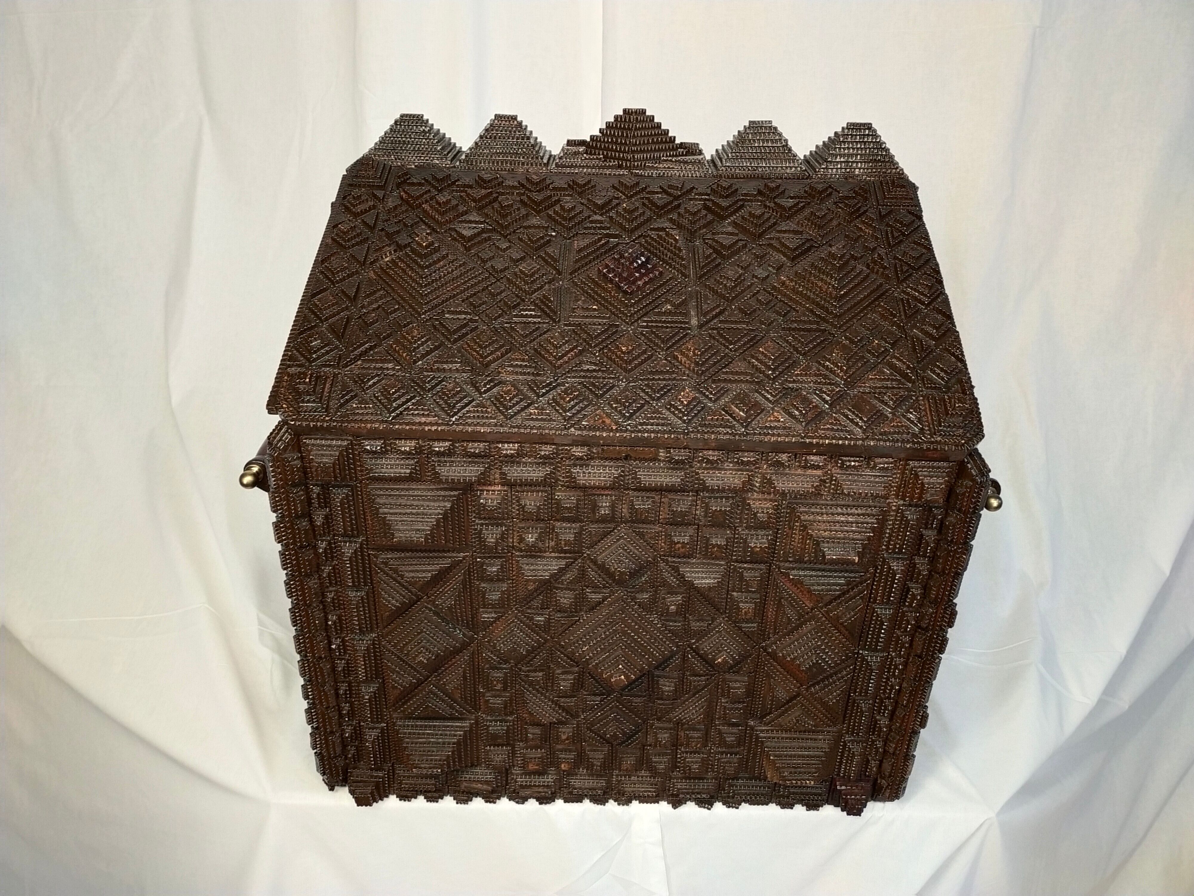 Chest folk art tramp art period 19 eme