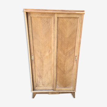 Armoire penderie en chêne décapé vintage pieds compas