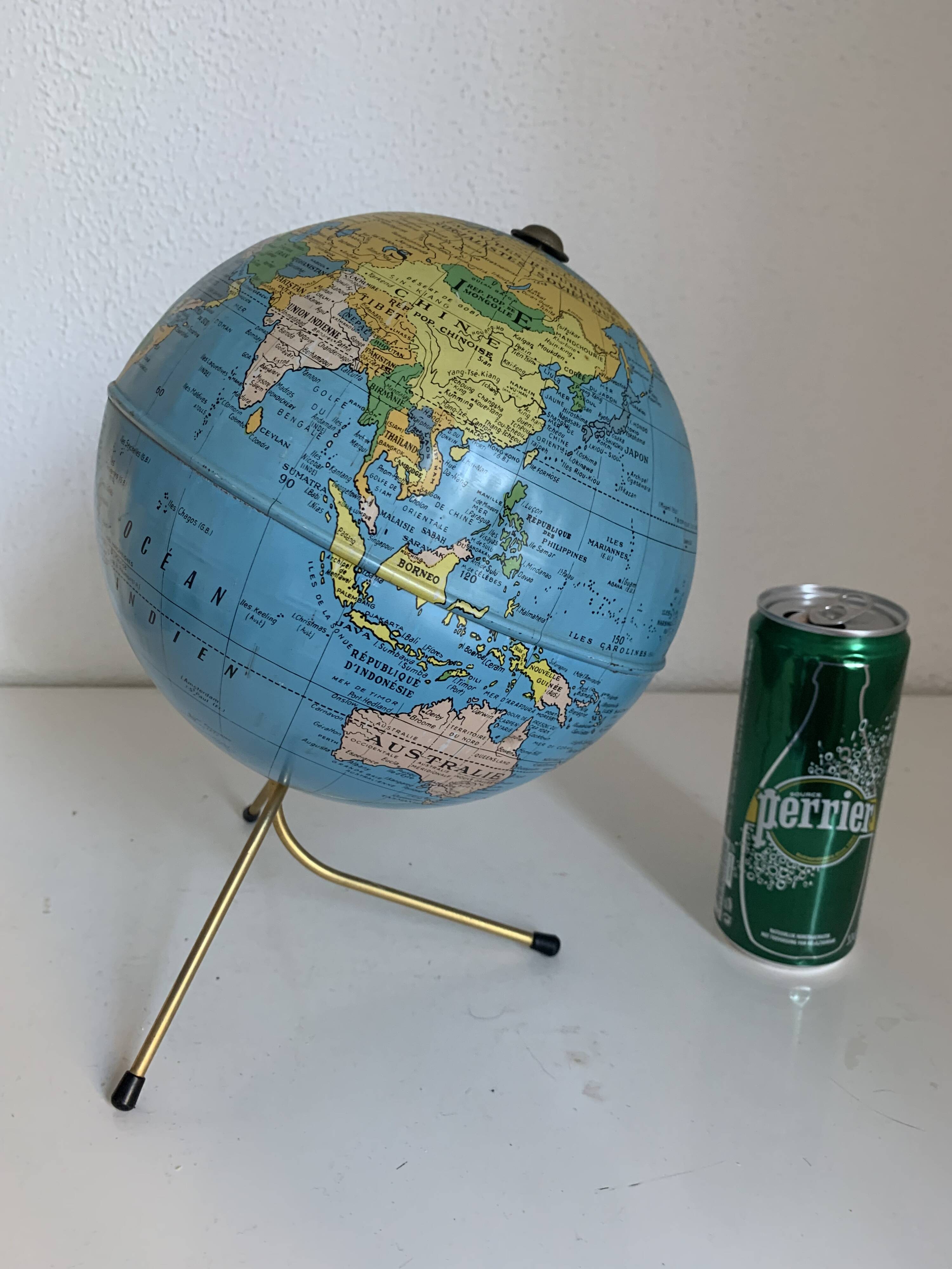 Vintage 1960 golden terrestrial globe by Taride, tripod world map - 28 cm