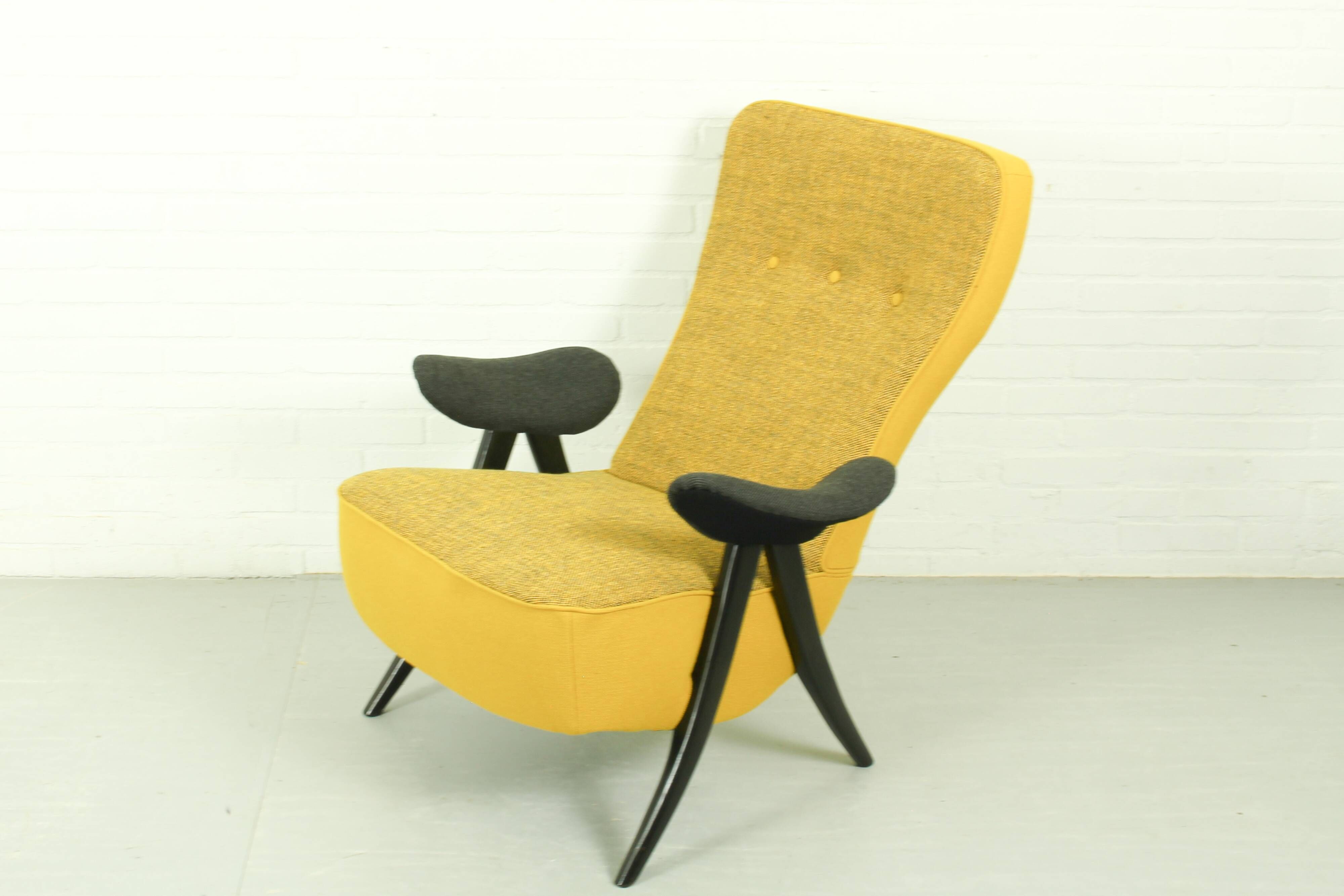 Theo Ruth pour les chaises Artifort Modèle 107 et 137 en Hallingdal Kvadrat.