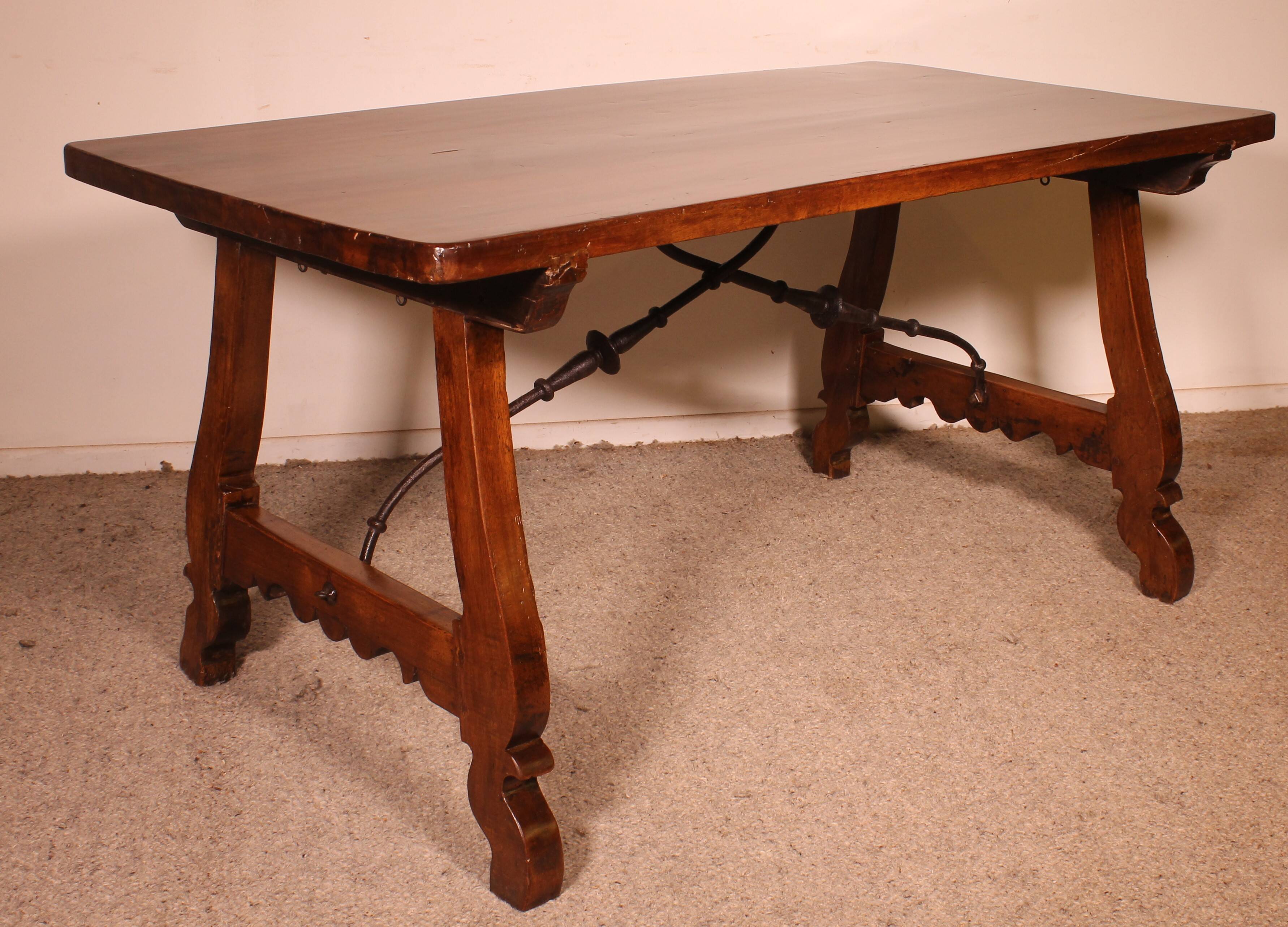 Spanish Table in Walnut from the 17th Century