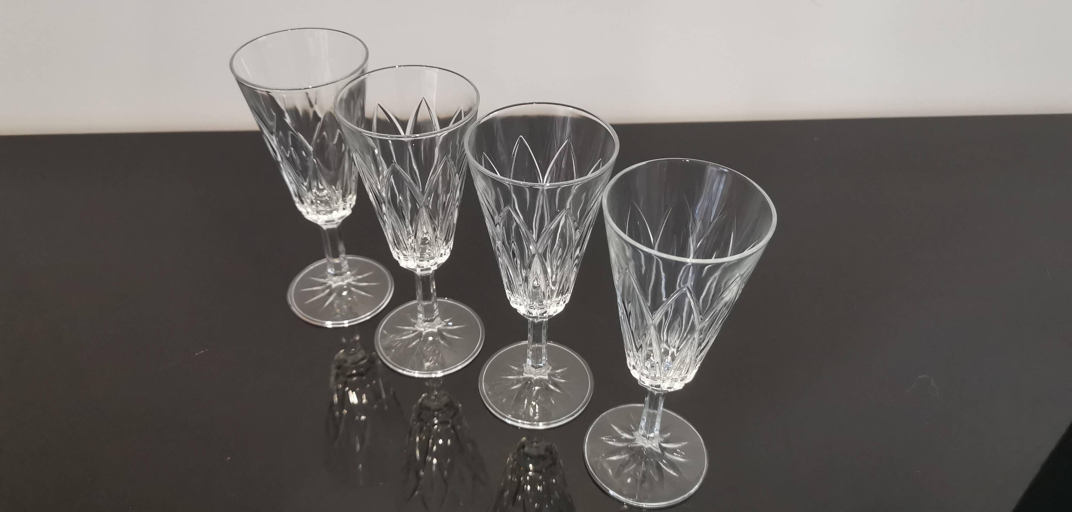4 chiseled crystal flutes with vintage foot