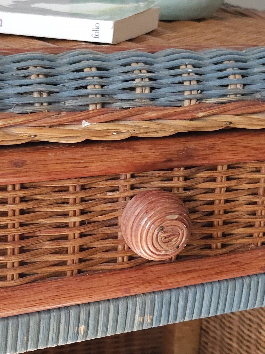 Table de chevet en osier vintage