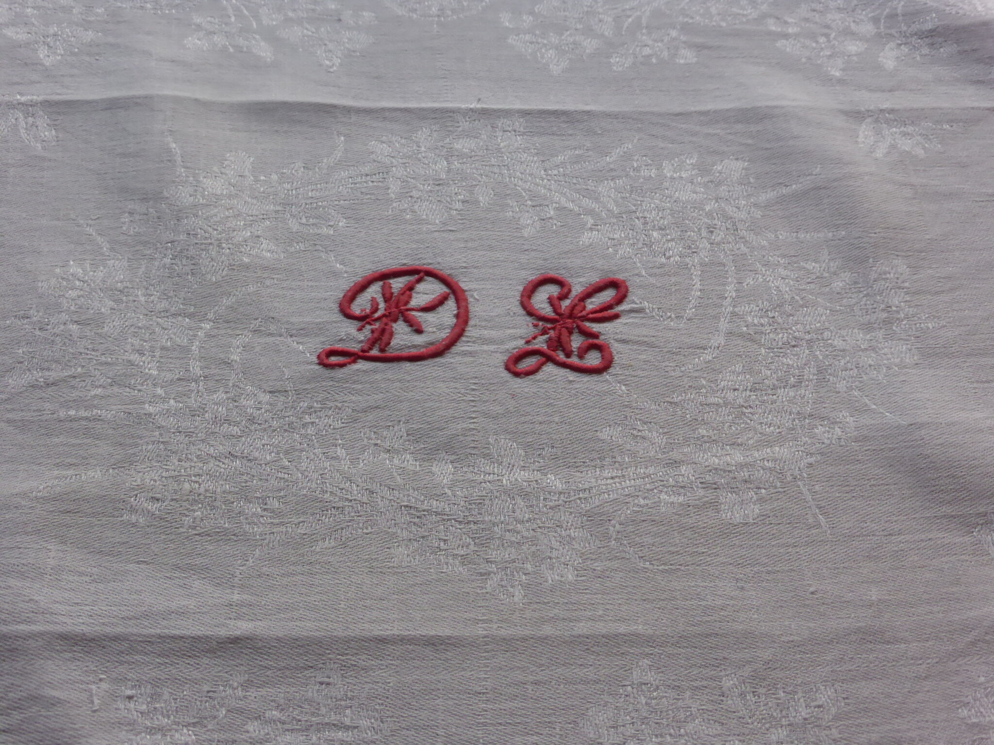 Antique tablecloth and 6 damask towels decoration foliage + dragonfly embroidered DL