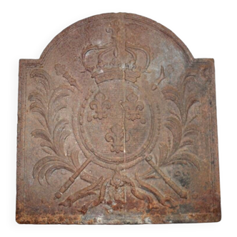 Cast iron fireplace plate decorated with fleurs-de-lys