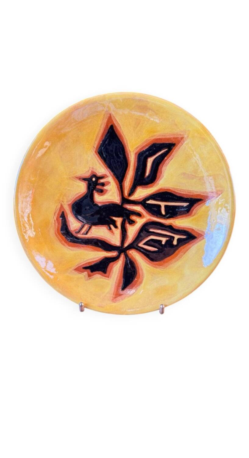 Assiette en terre cuite, Jean Lurçat décorée d'un coq Et Feuillage Fon