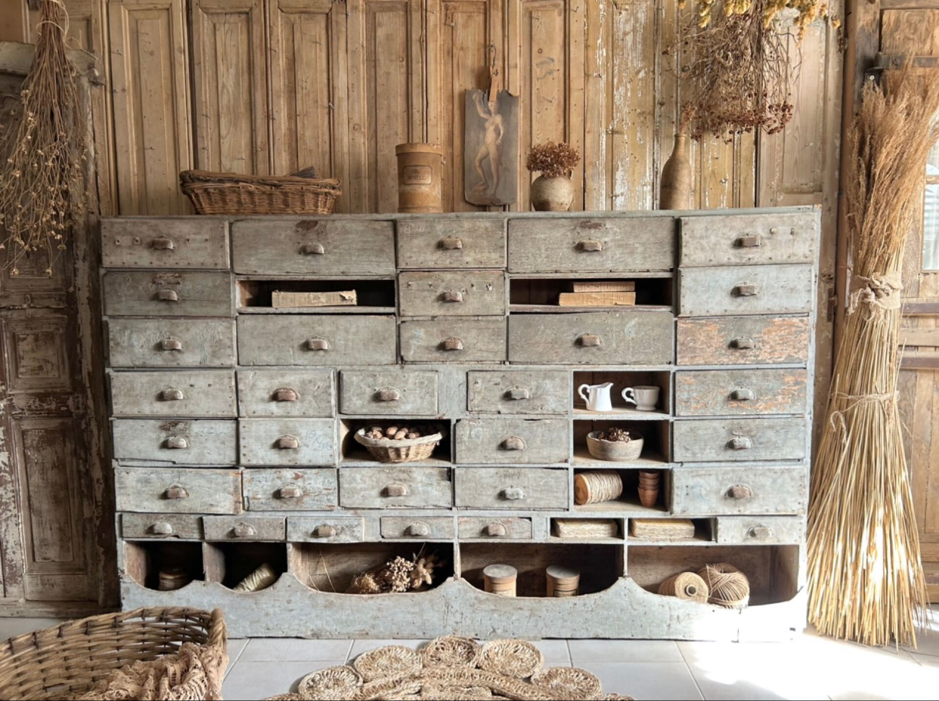 Ancien meuble de quincaillerie, meuble de métier