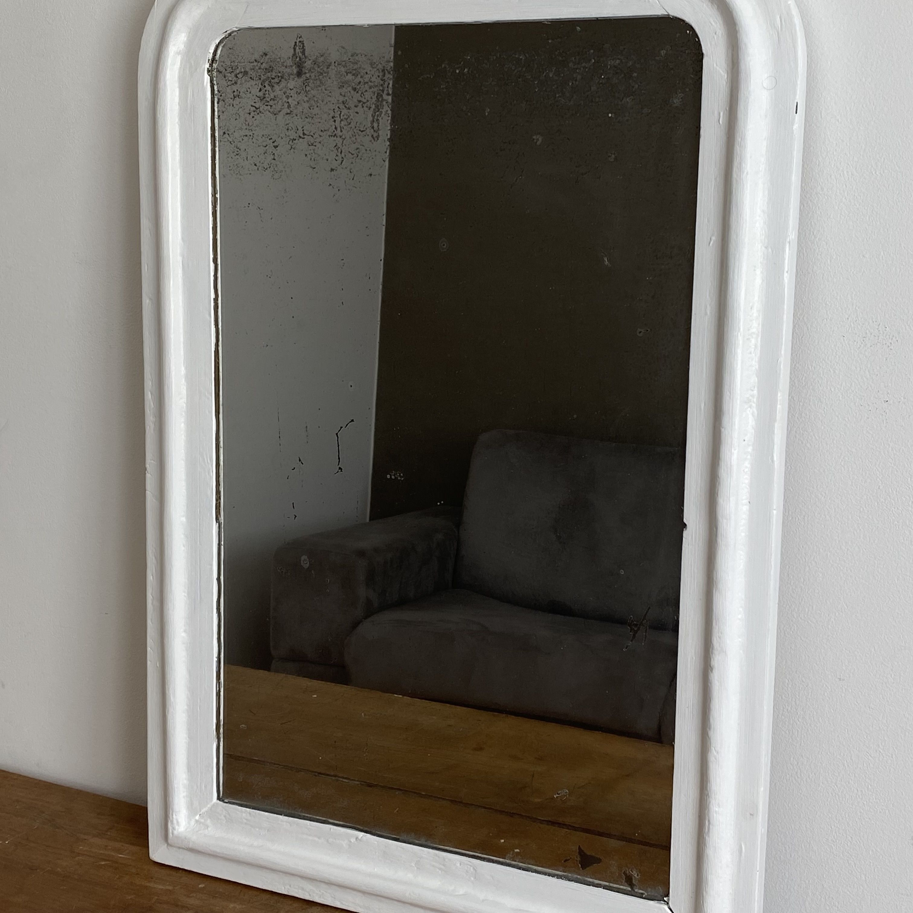 Miroir louis philippe at the end of the 19th century. 80x56. white.