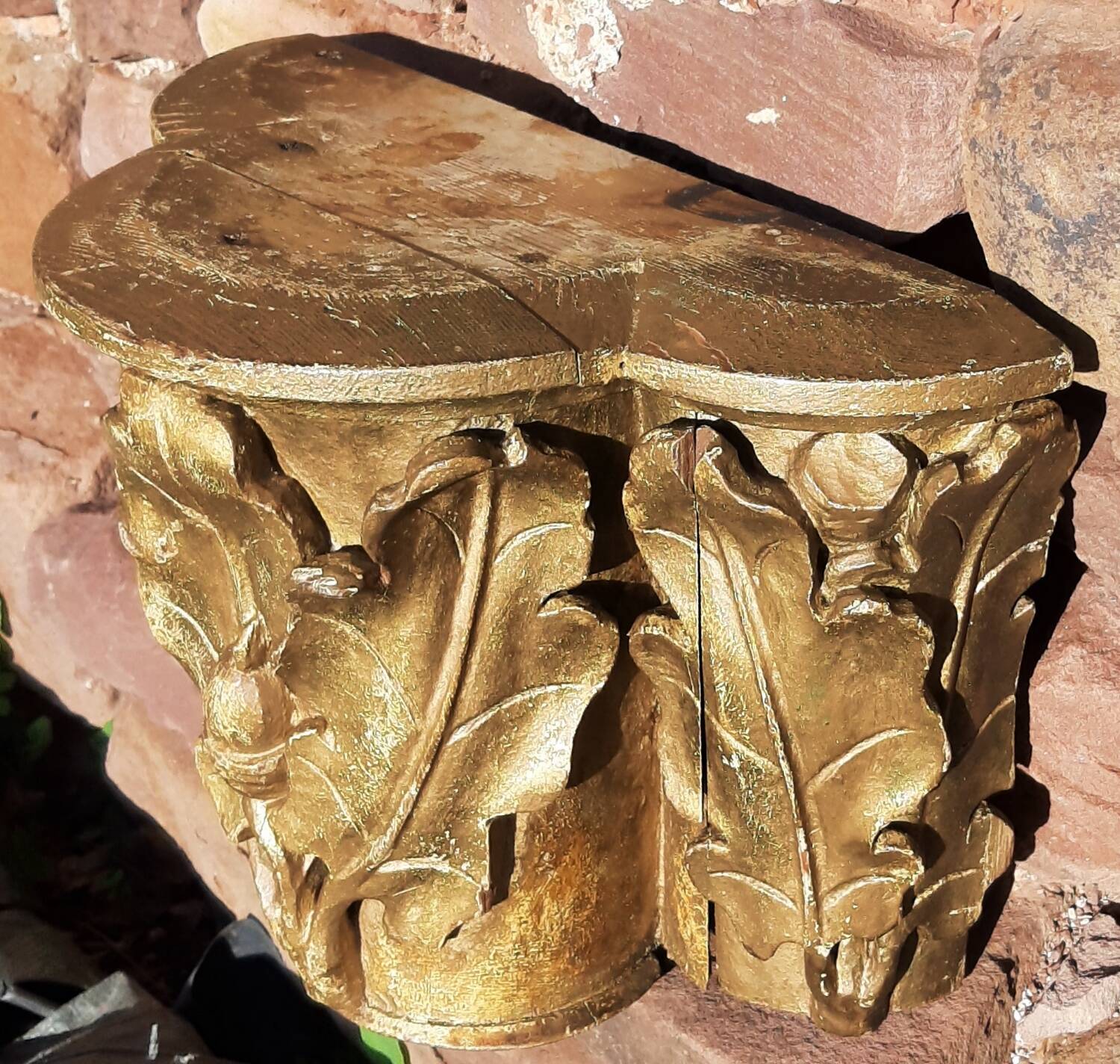 Gilded carved wooden capital, 18th century.