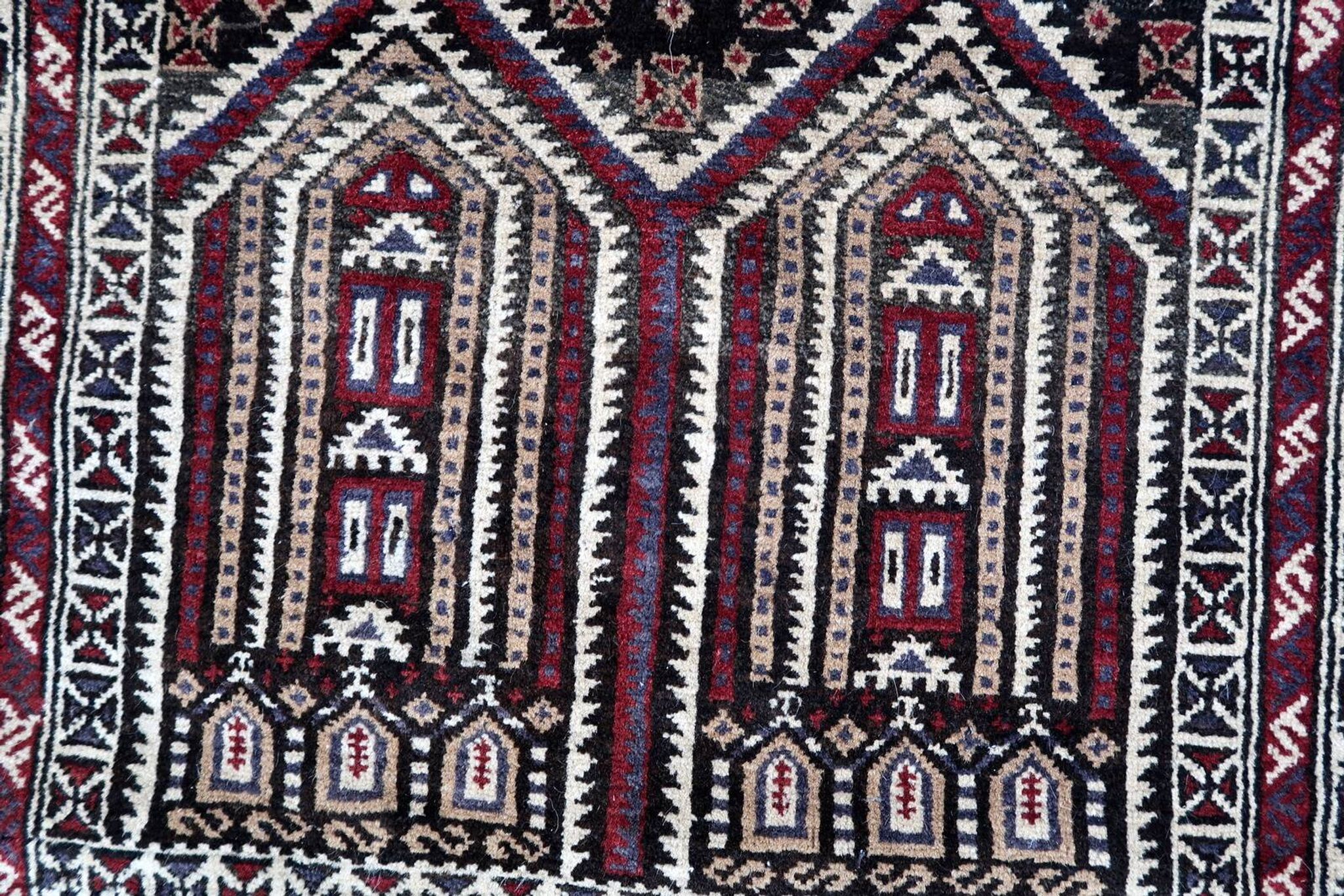 Tapis de prière vintage afghan Baluch fait main en laine – 95 x 142 cm