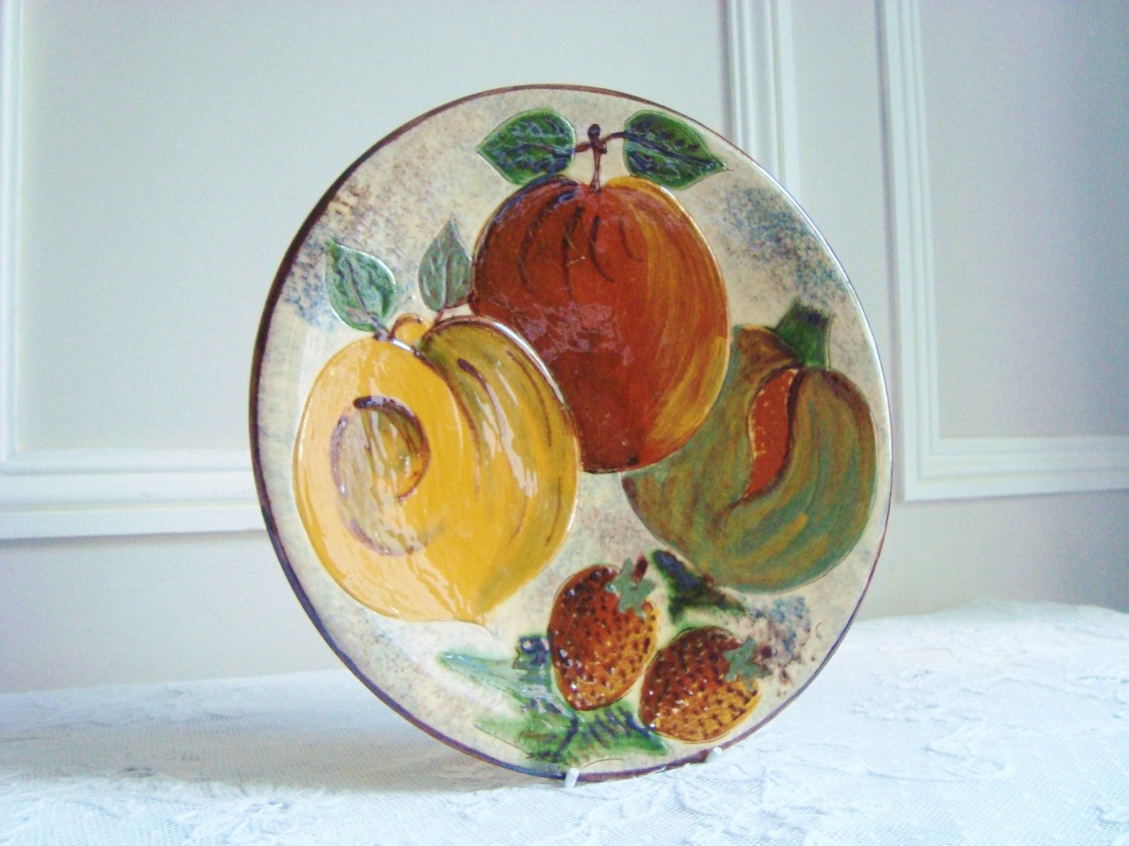 Vintage plate signed Puigdemont stylized ruit patterns