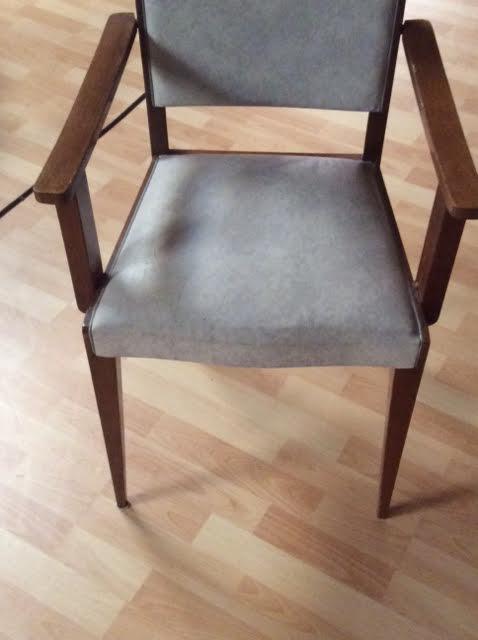 Bedroom armchair in wood and skaî