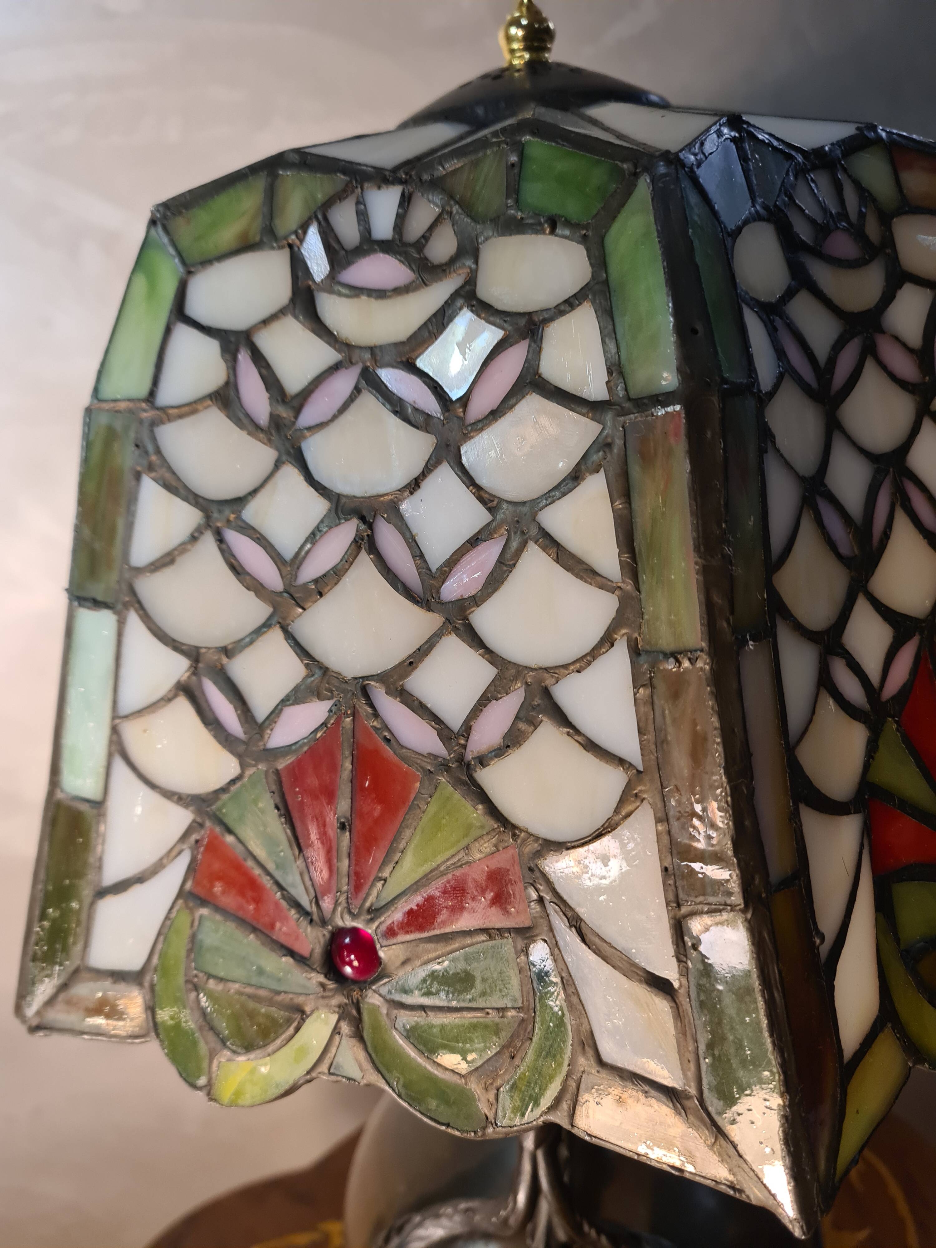 Caryatid lamp in bronze from 1900, Art Nouveau style, with a beautiful glass shade.