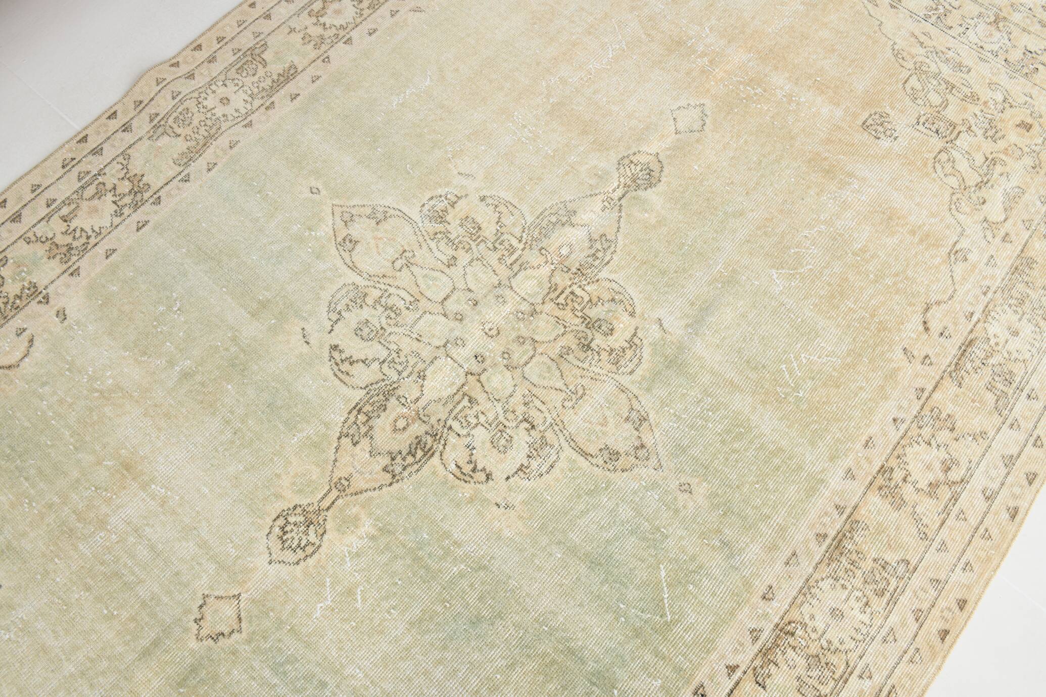 5x9 Light Green Classic Turkish Vintage Rug, 168x270Cm