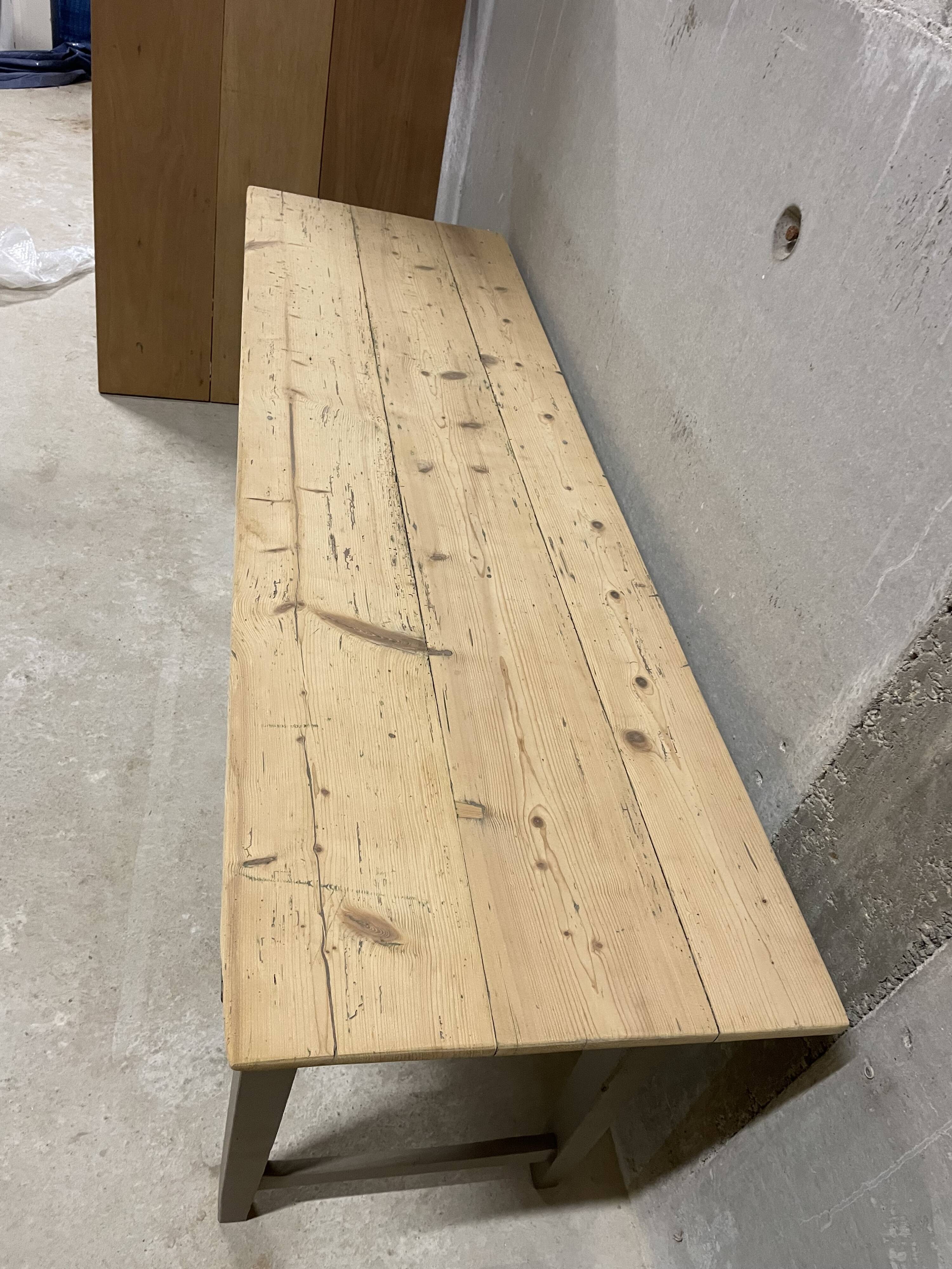 Table de ferme relookée bois et gris – charme campagne chic