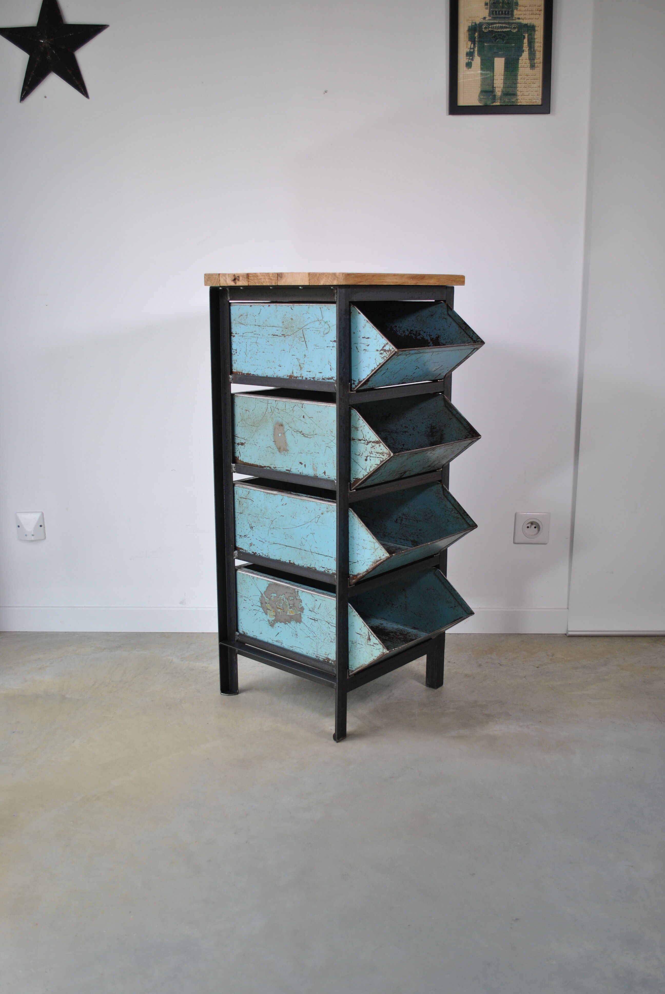 Industrial drawer cabinet