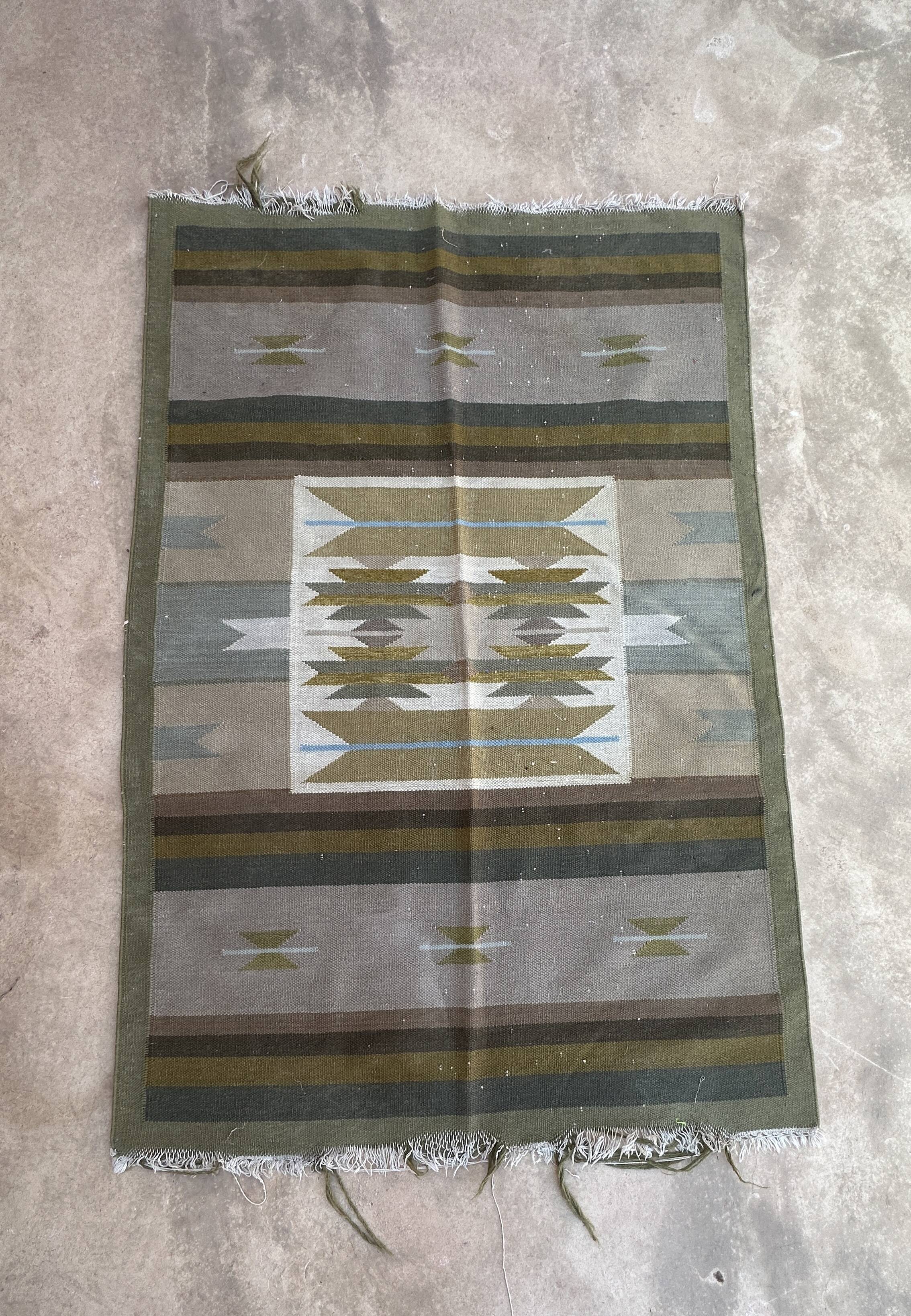 Green Moroccan carpet - 117 x 174 cm