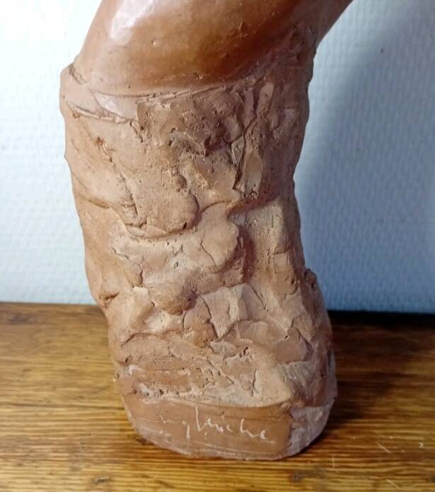 Sculpture de femme Terre