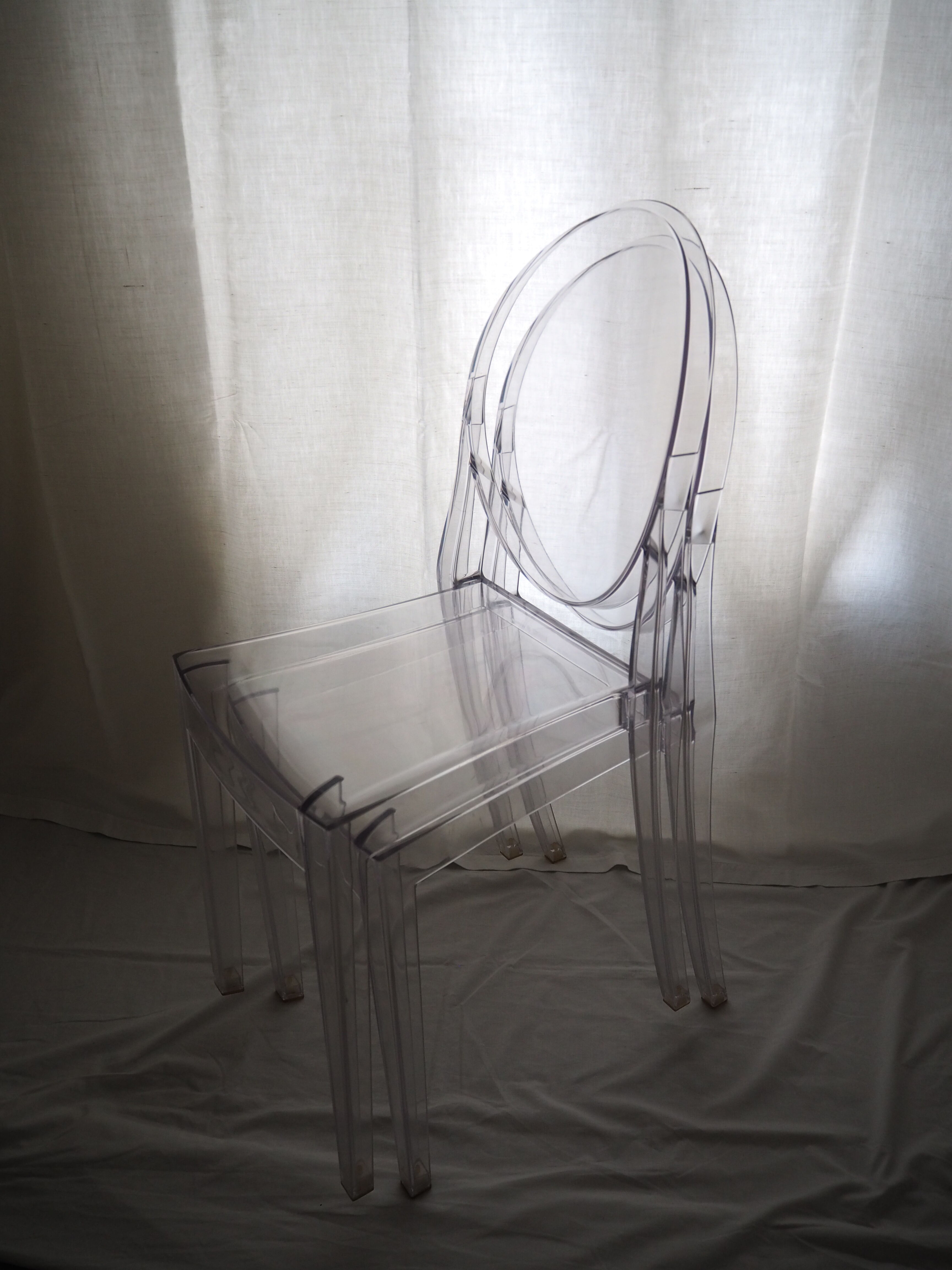 Pair of stackable chairs Victoria Ghost by Philippe Starck, Kartell