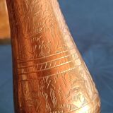 Chiseled brass vase with foliage decoration. Indian craftsmanship from the 19th century.