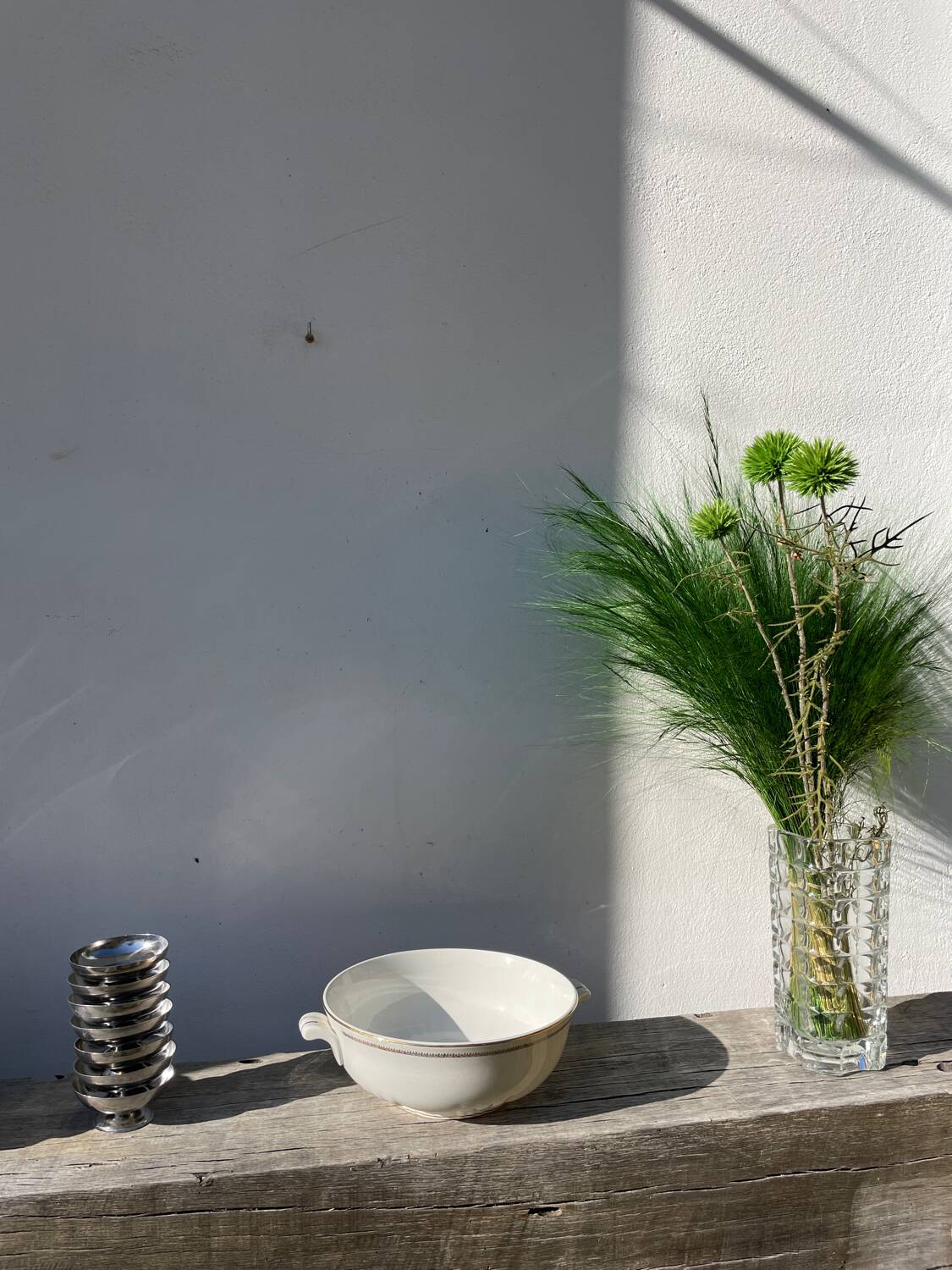 White and gold porcelain salad bowl, Moulin des Loups