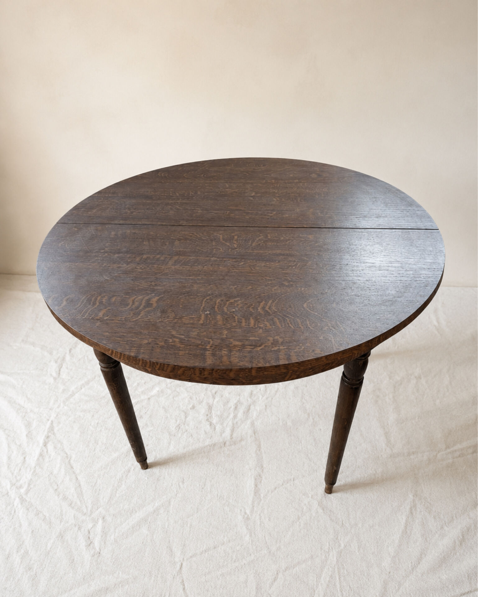 Vintage extendable round table in dark brown wood, Ø100 to Ø140 cm